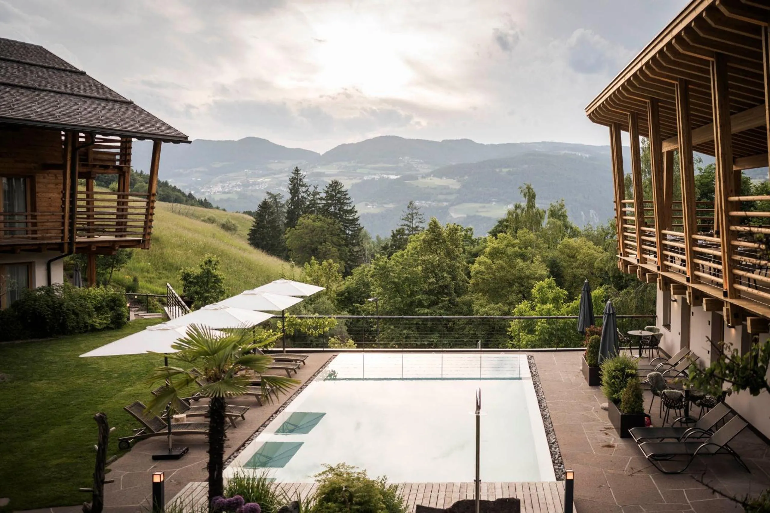 Spring in Presulis Hideaway Apartments & Restaurant