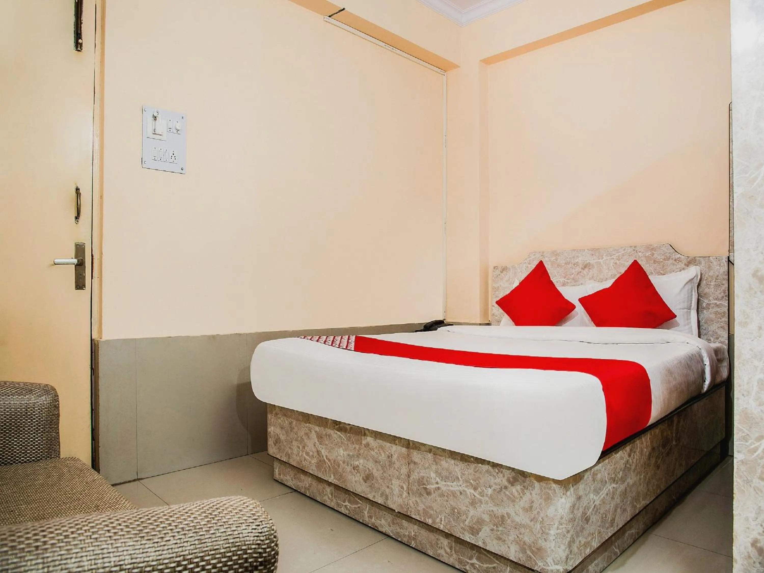 Bedroom, Bed in Super Hotel O Embassy Exhibition Rd