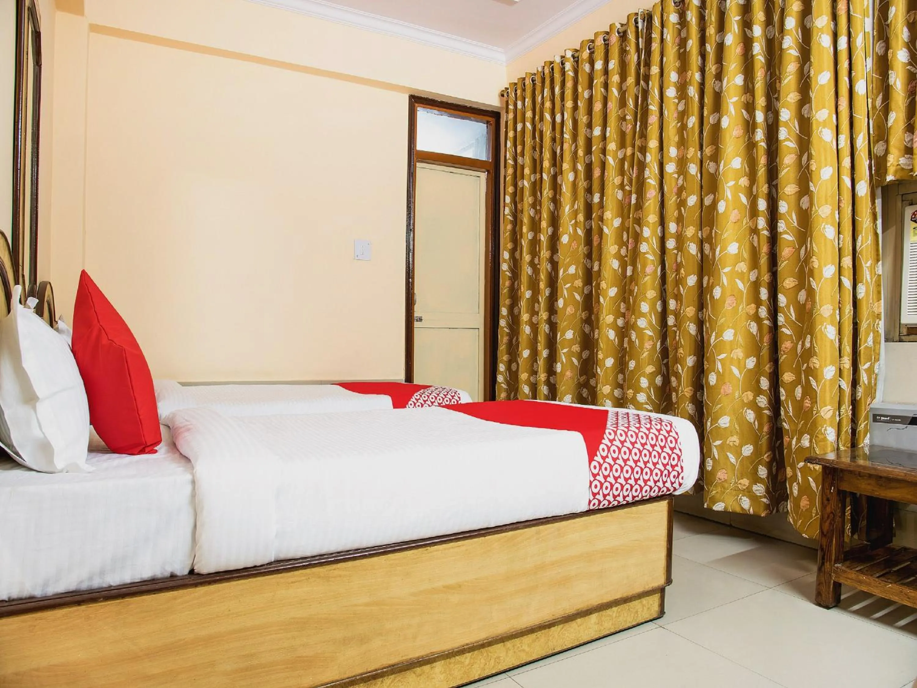 Bedroom, Bed in Super Hotel O Embassy Exhibition Rd
