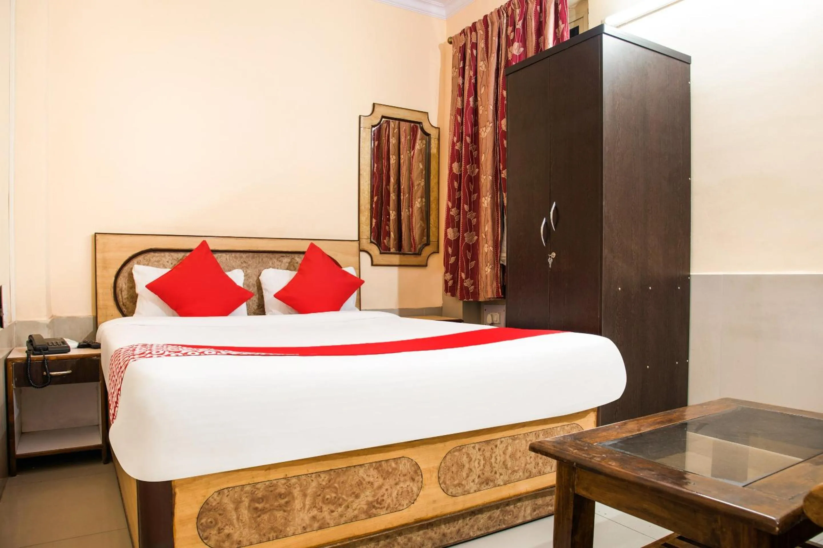 Facade/entrance, Bed in Super Hotel O Embassy Exhibition Rd
