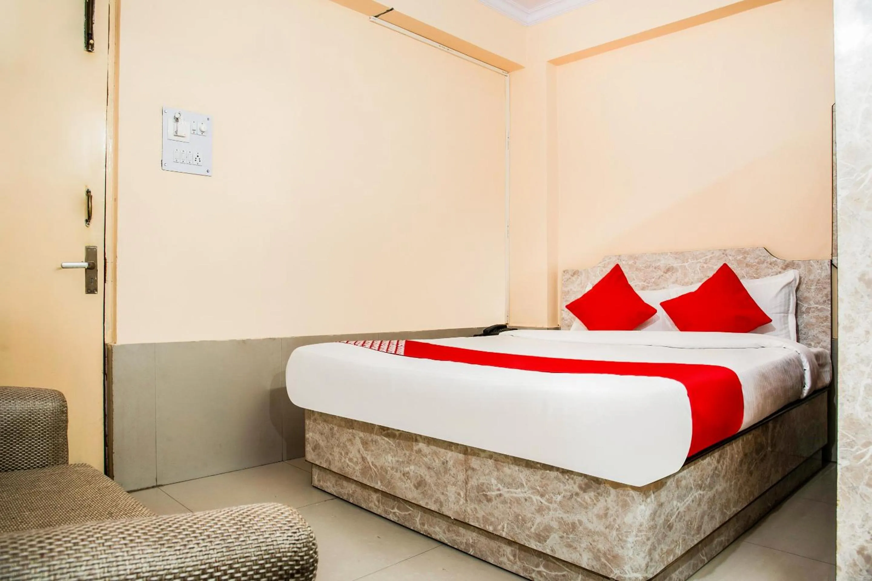 Bedroom, Bed in Super Hotel O Embassy Exhibition Rd