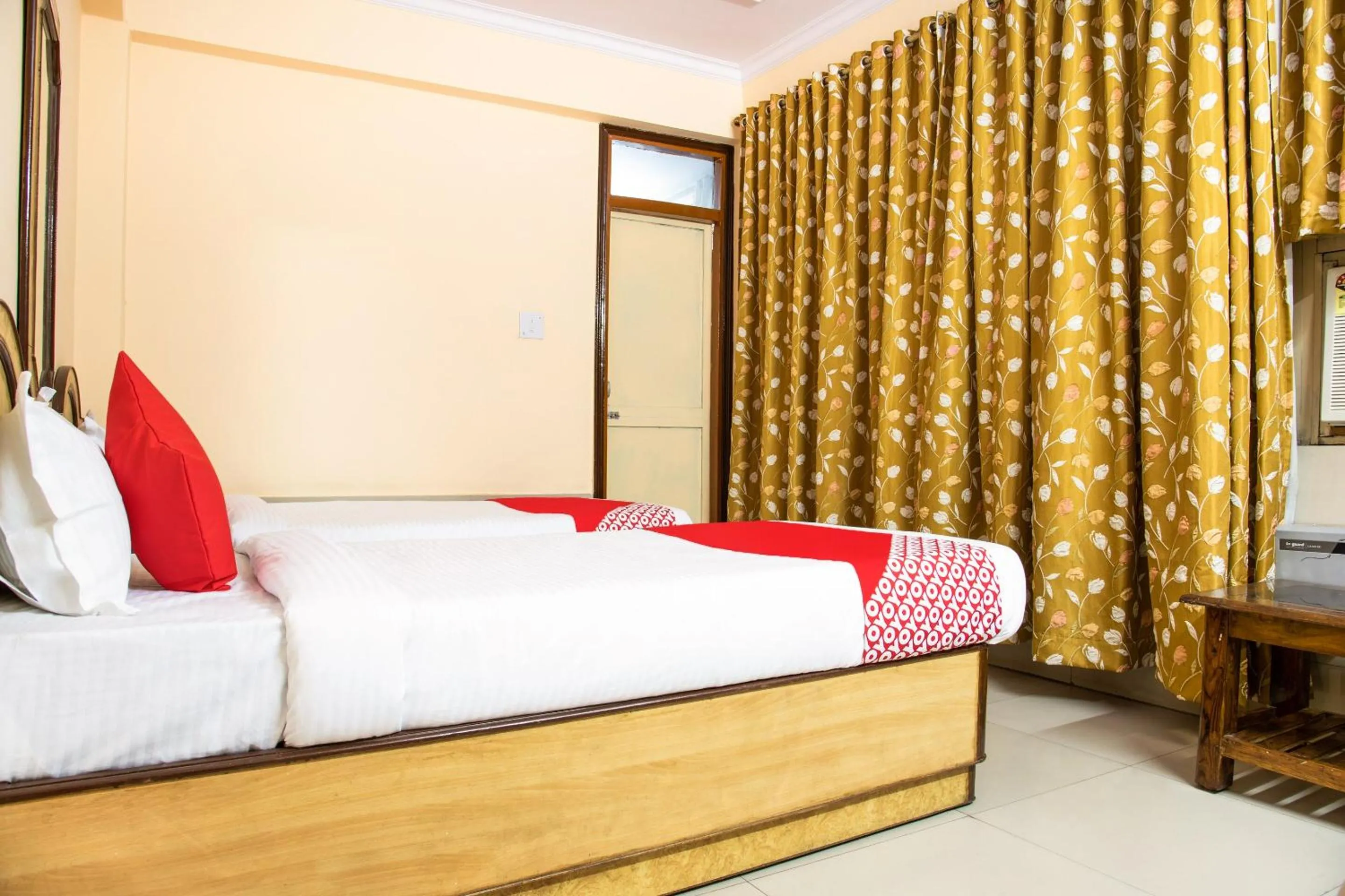 Bedroom, Bed in Super Hotel O Embassy Exhibition Rd