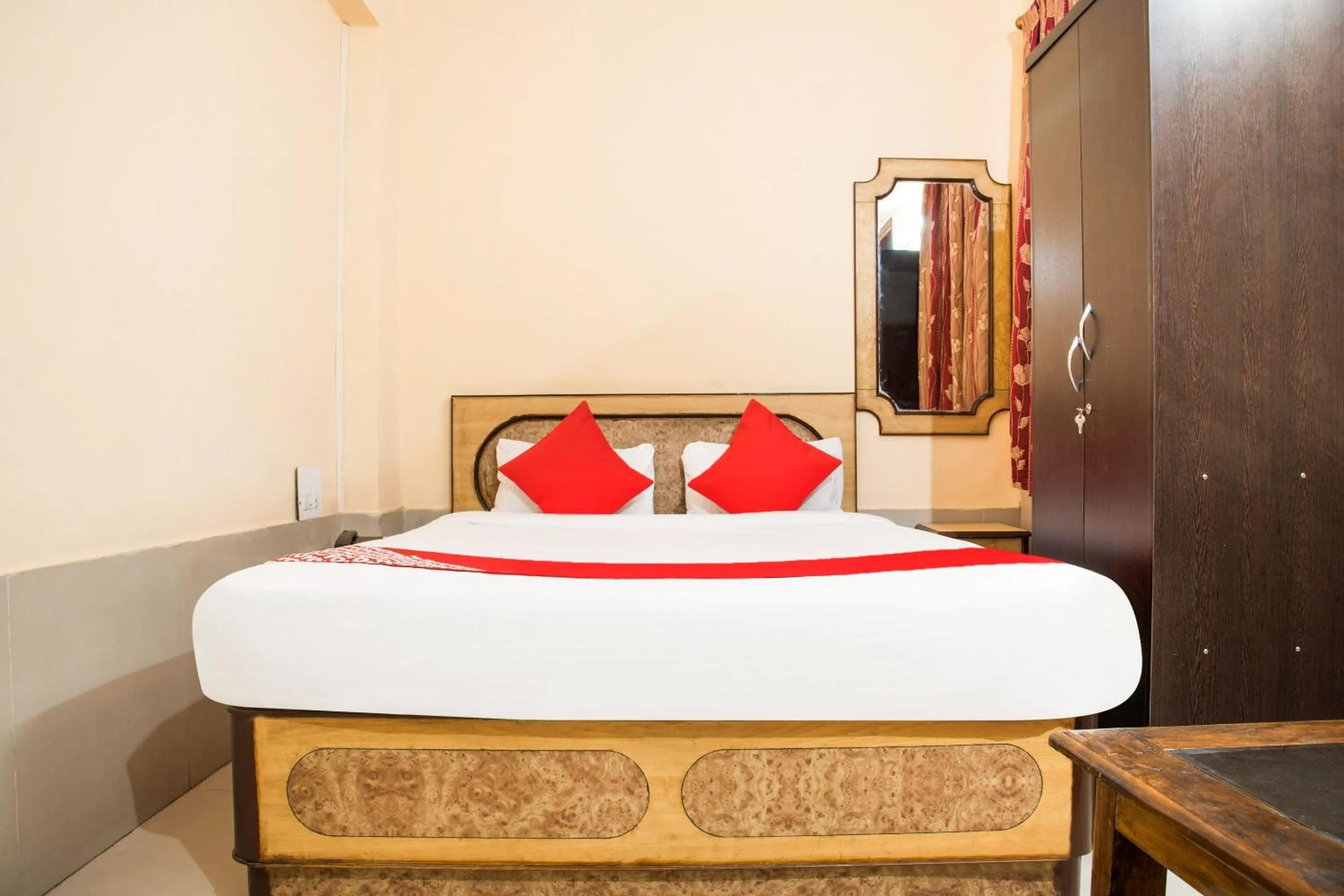 Bedroom, Bed in Super Hotel O Embassy Exhibition Rd