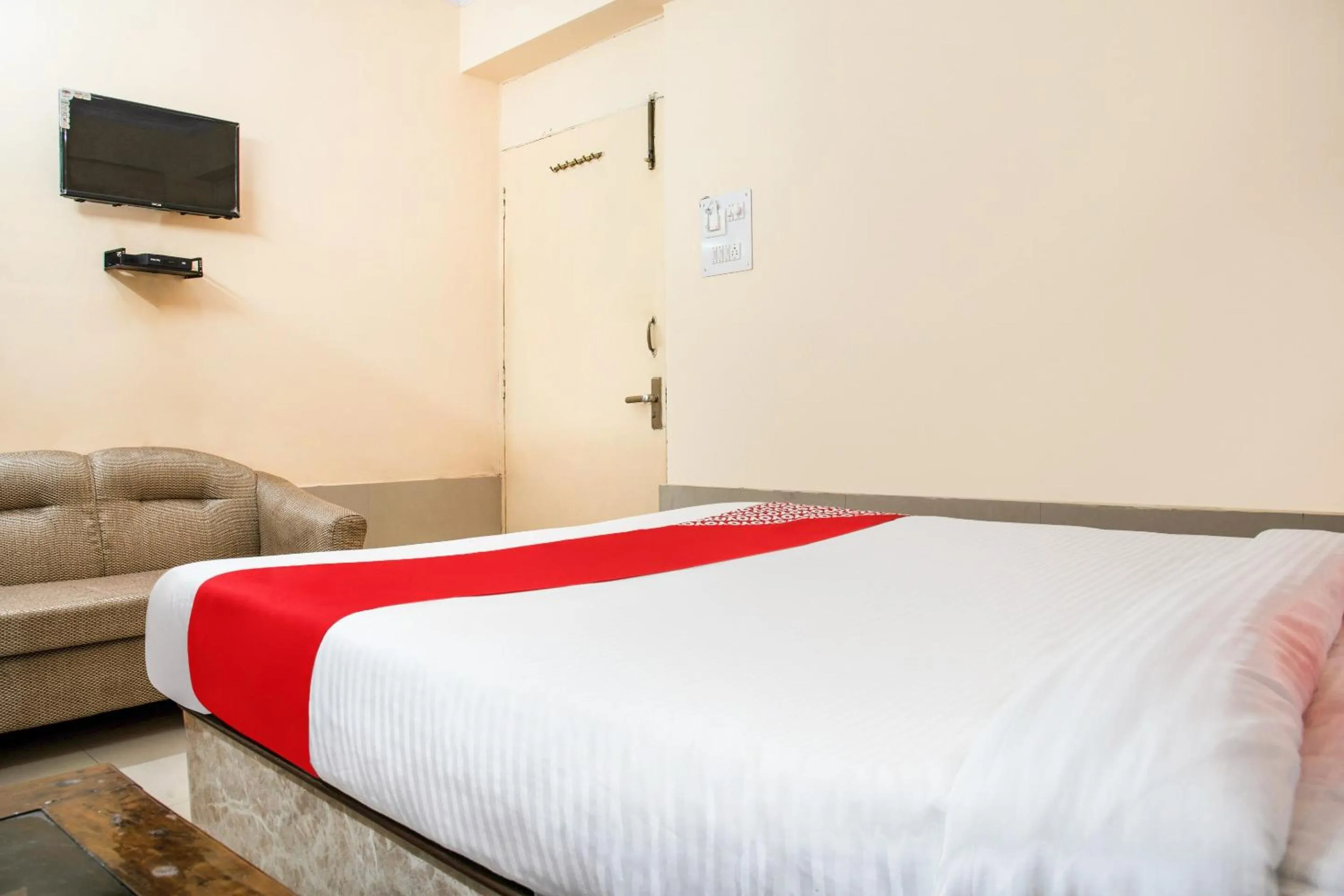 Bedroom, Bed in Super Hotel O Embassy Exhibition Rd