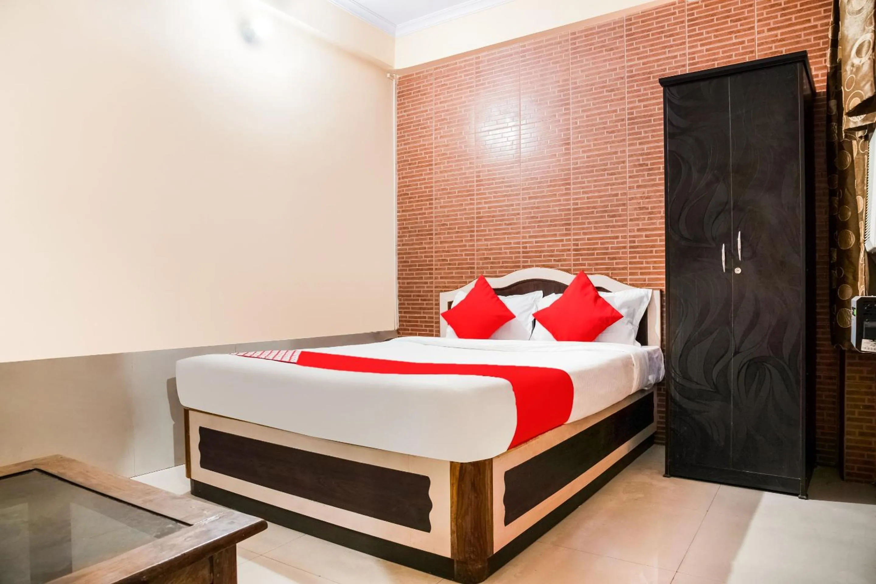 Bedroom, Bed in Super Hotel O Embassy Exhibition Rd