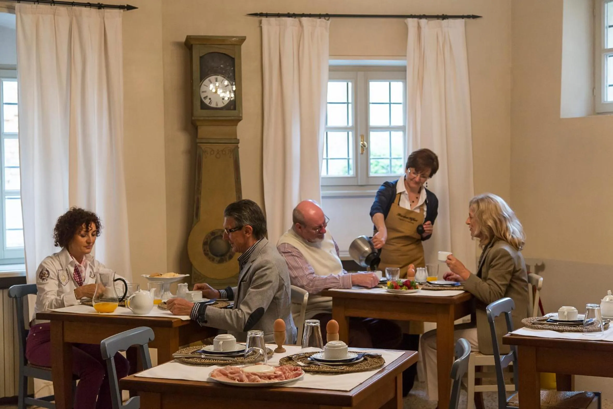 Staff in Marchesi Alfieri - Cantine e Ospitalità
