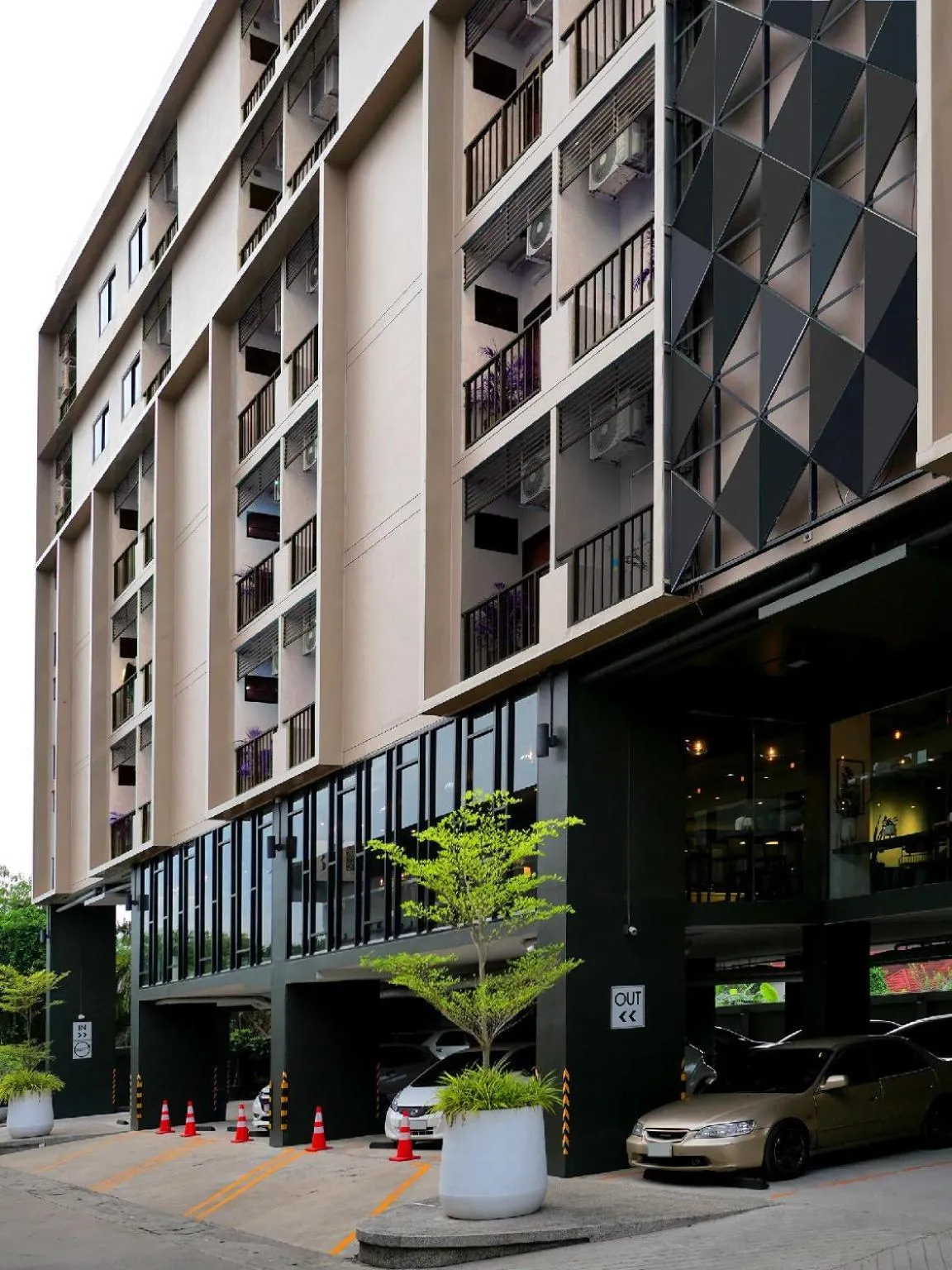 Facade/entrance in Bhava Residence