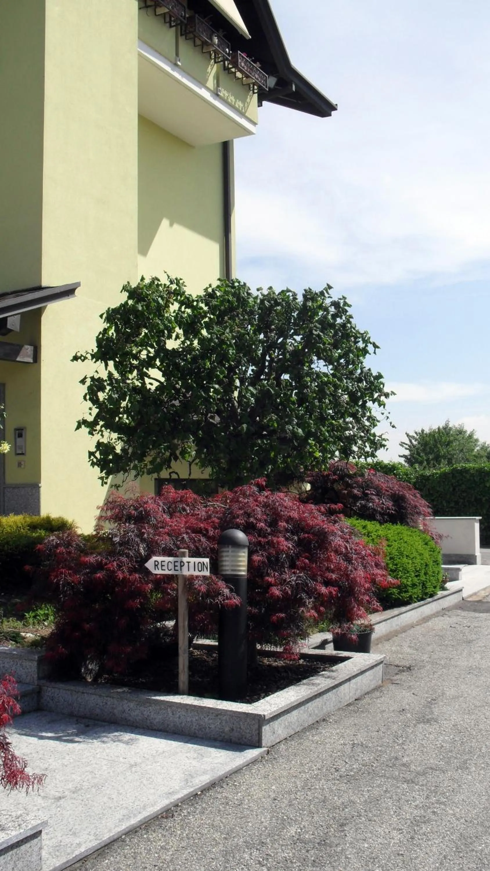 Facade/entrance in Albergo Residence Isotta