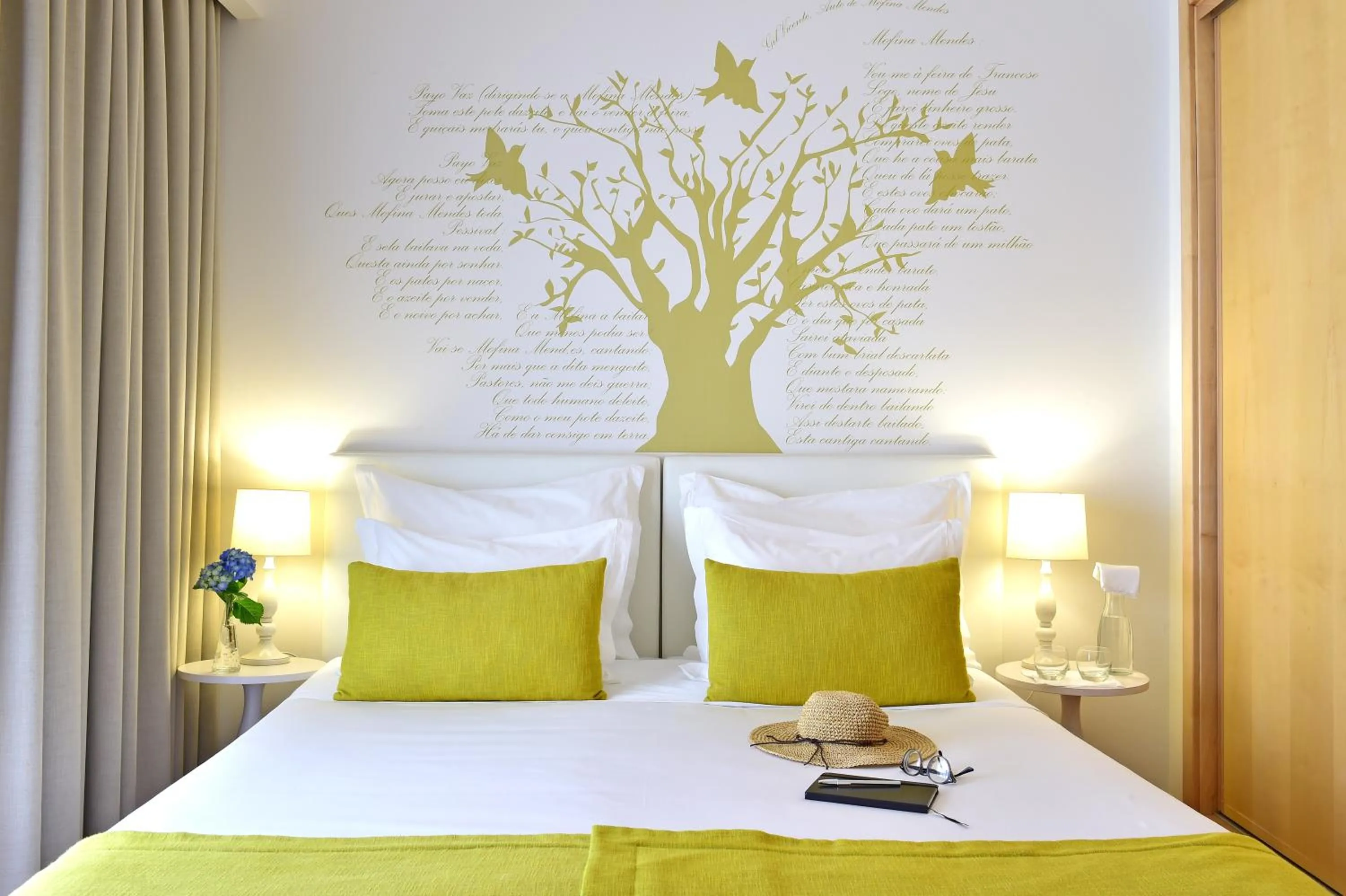 Decorative detail, Bed in Solar Egas Moniz-Charming House & Local Experiences