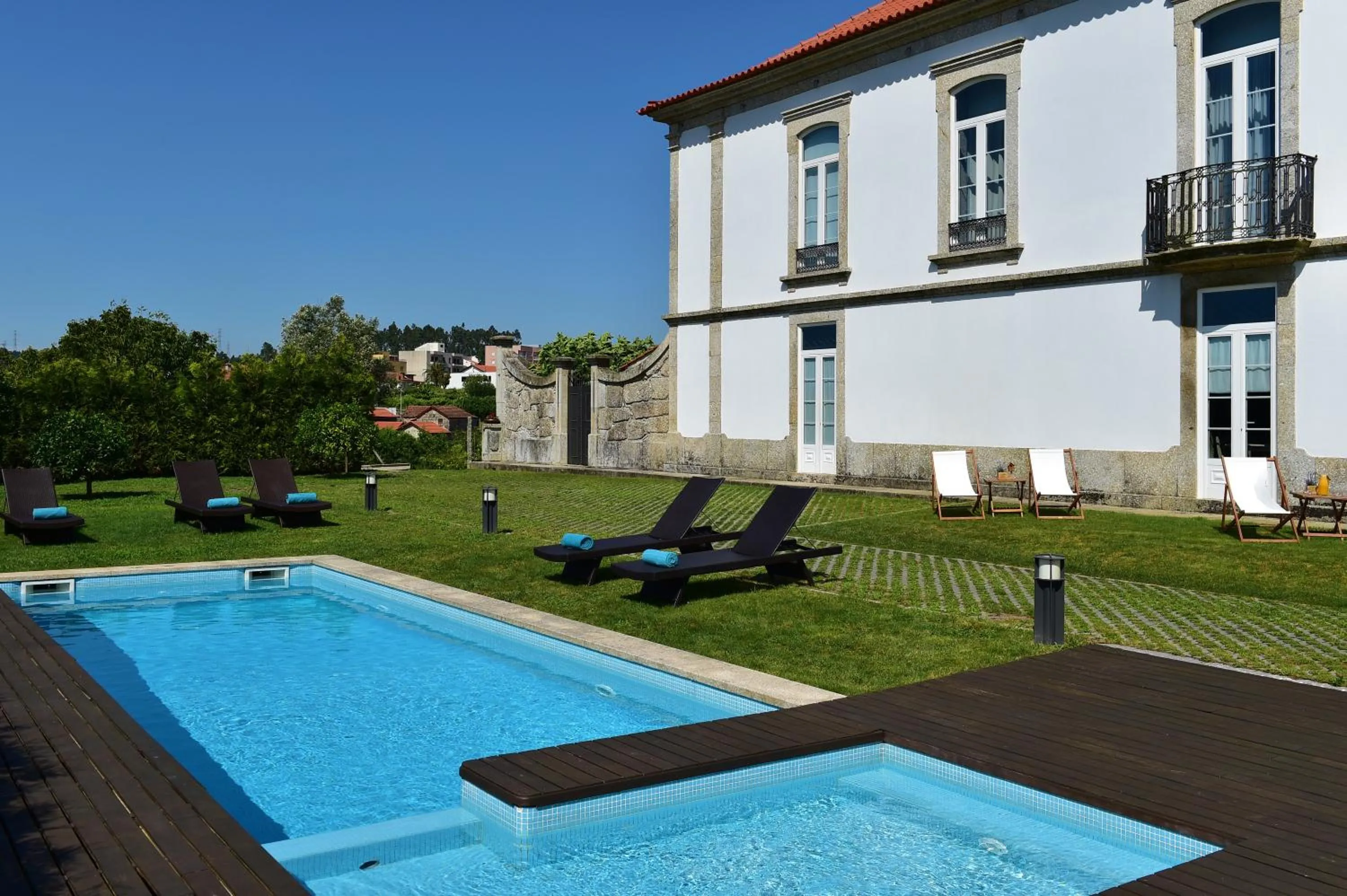 Garden in Solar Egas Moniz-Charming House & Local Experiences