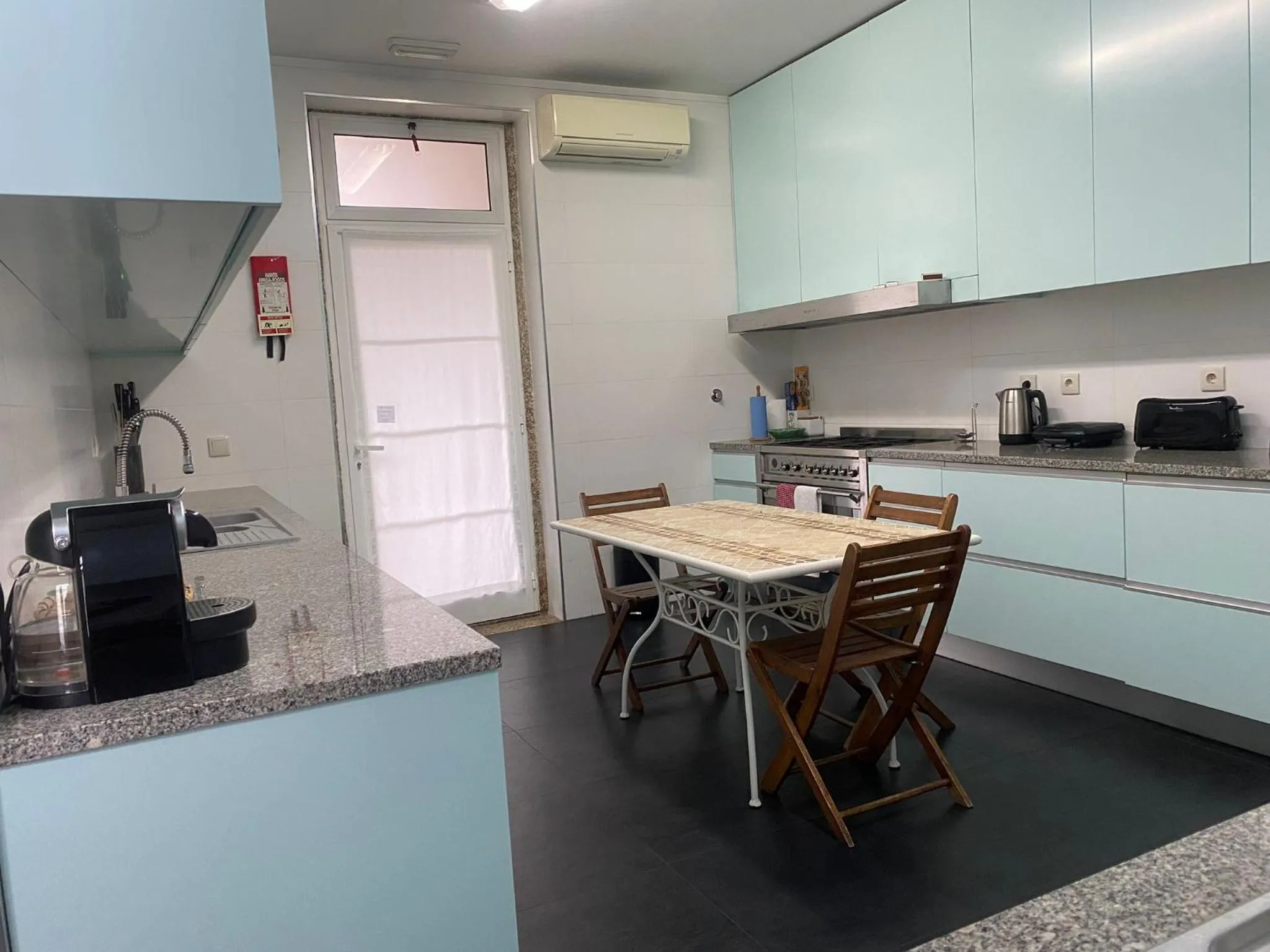 Kitchen or kitchenette in Solar Egas Moniz-Charming House & Local Experiences