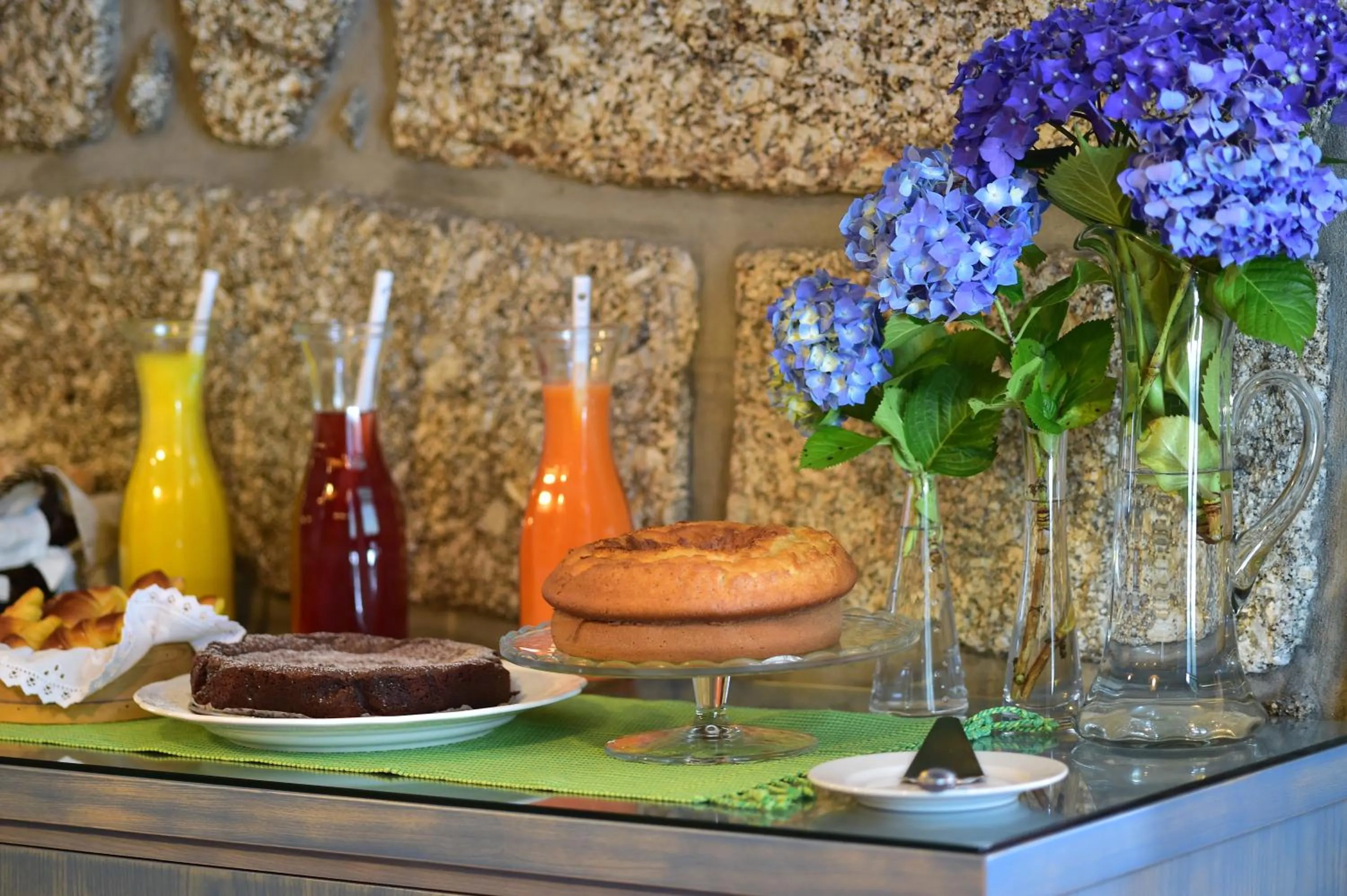 Restaurant/places to eat in Solar Egas Moniz-Charming House & Local Experiences