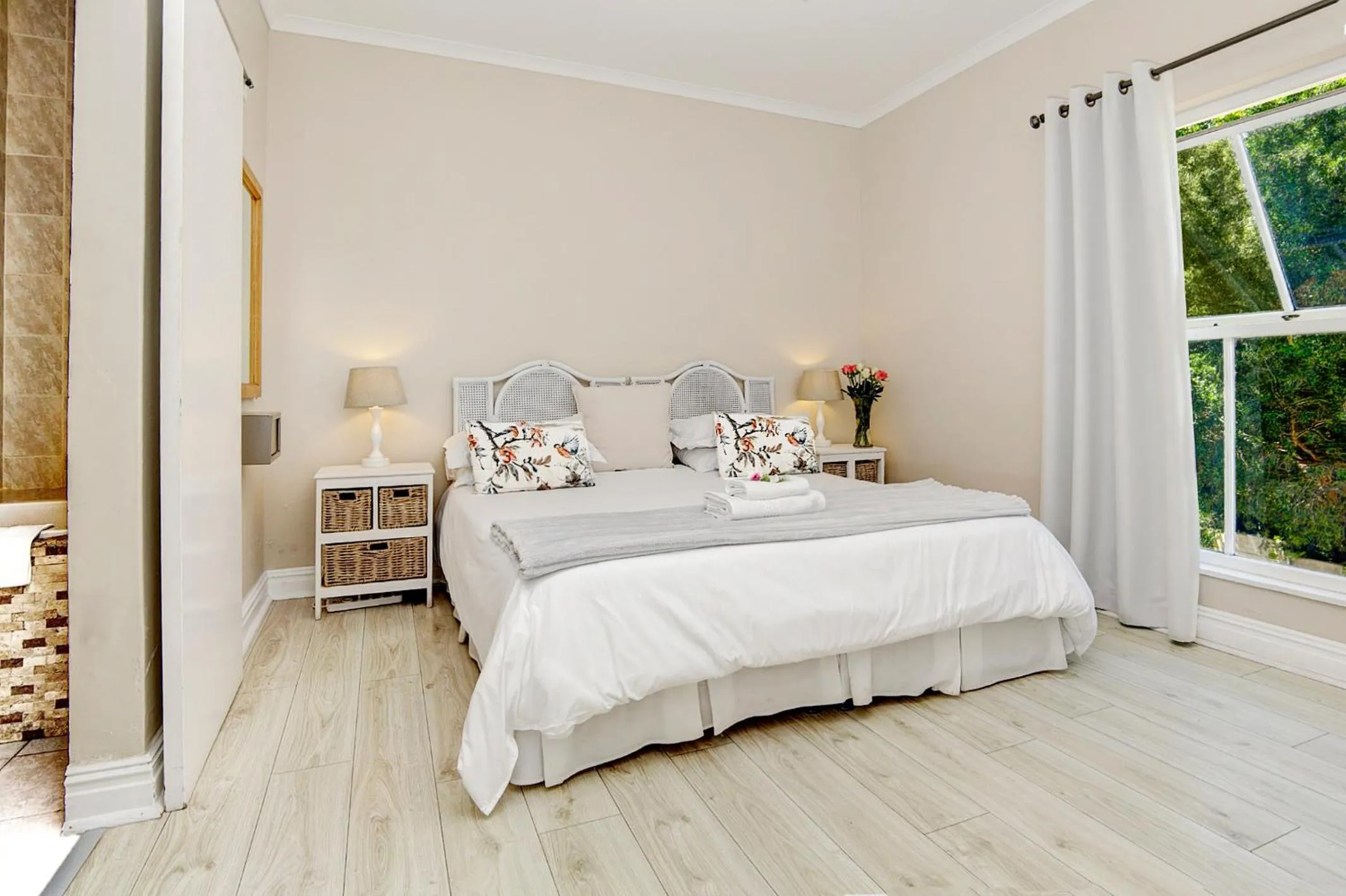 Bedroom, Bed in Bell Rosen Guest House