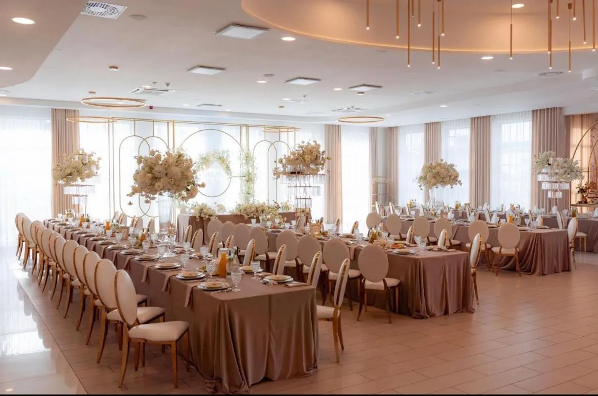 Restaurant/places to eat in Hotel Kristoff