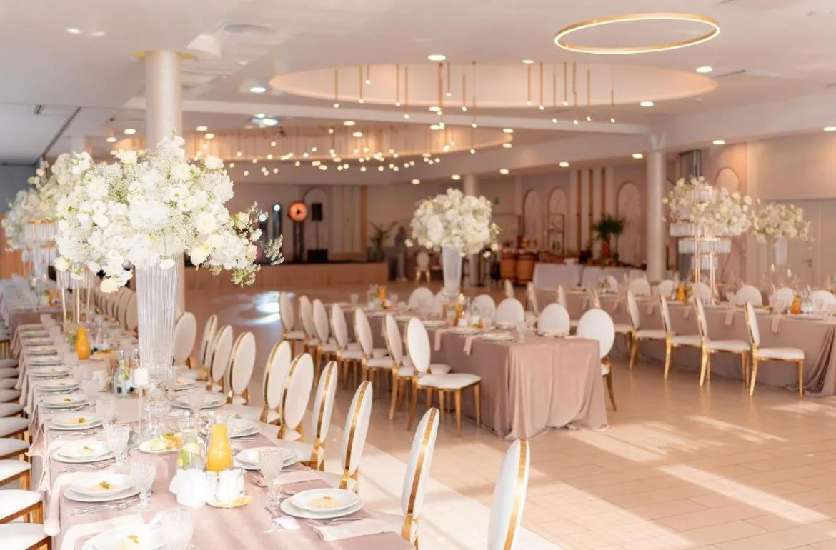 Restaurant/places to eat in Hotel Kristoff