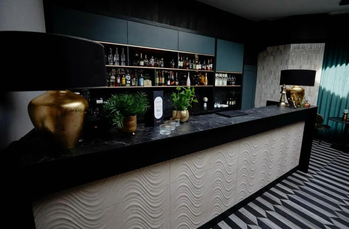 Restaurant/places to eat in Hotel Kristoff