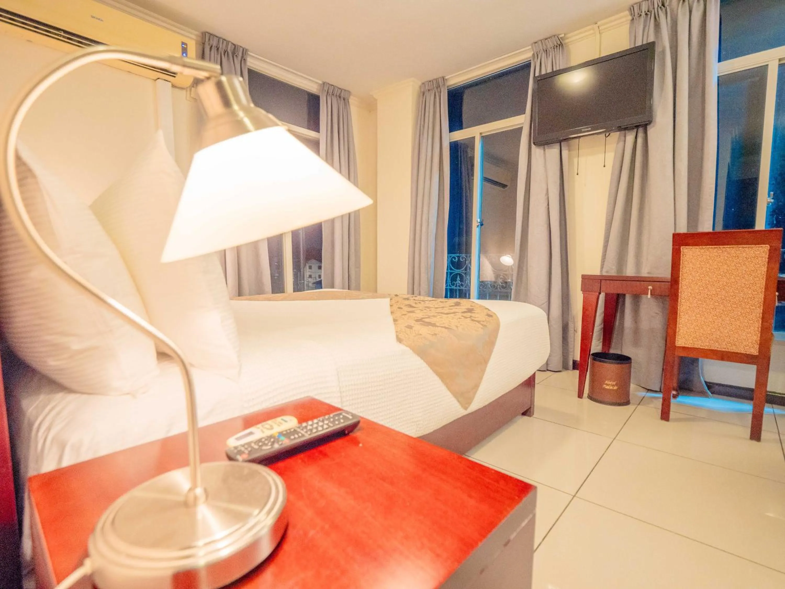 Bed in Hotel Palacio