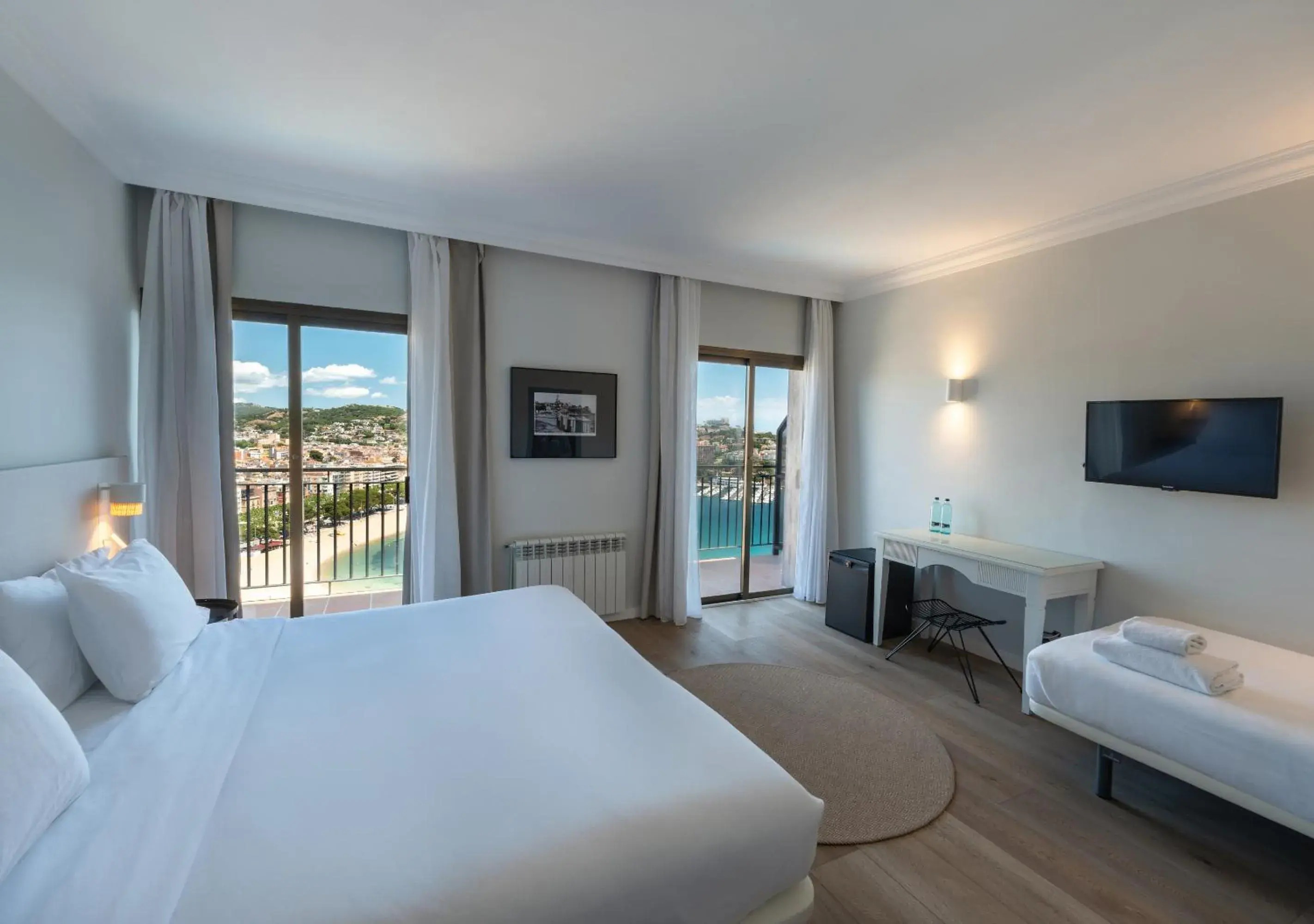 Superior Triple Room with Sea View - single occupancy in Hotel Montjoi by Brava Hoteles Superior Triple Room with Sea View - single occupancy in Hotel Montjoi by Brava Hoteles