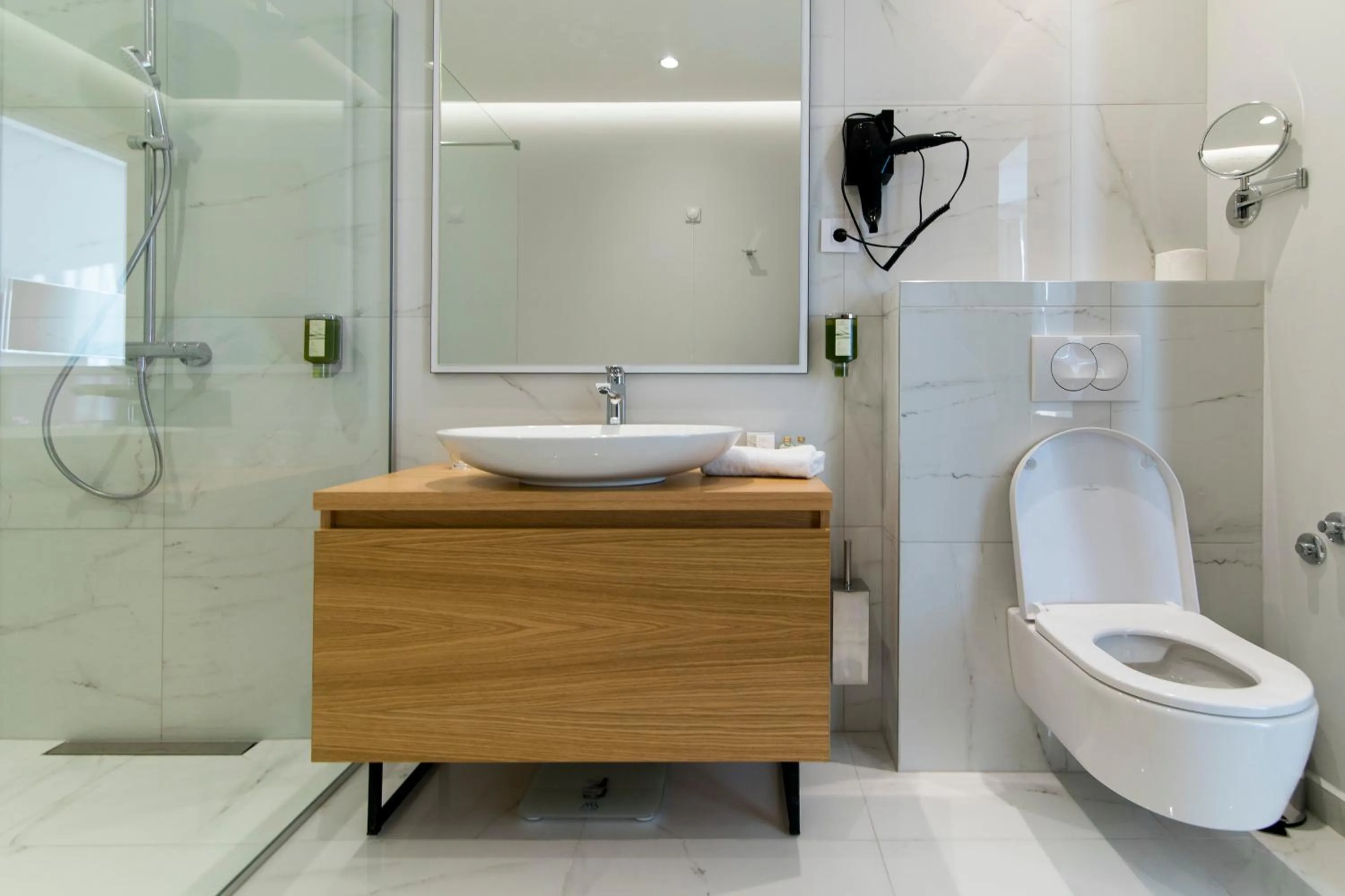 Shower in Korpa Deli Rooms