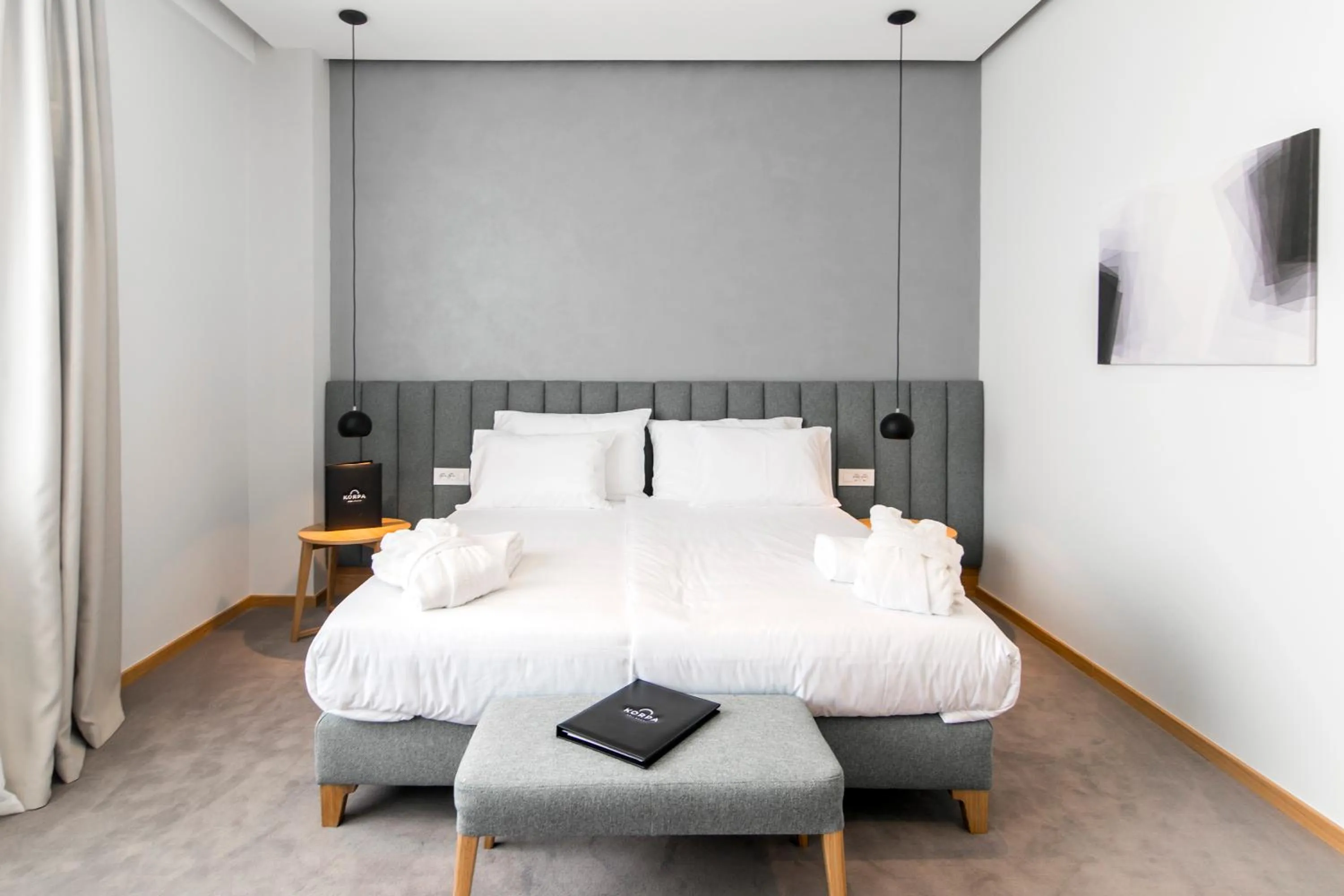 Bed in Korpa Deli Rooms