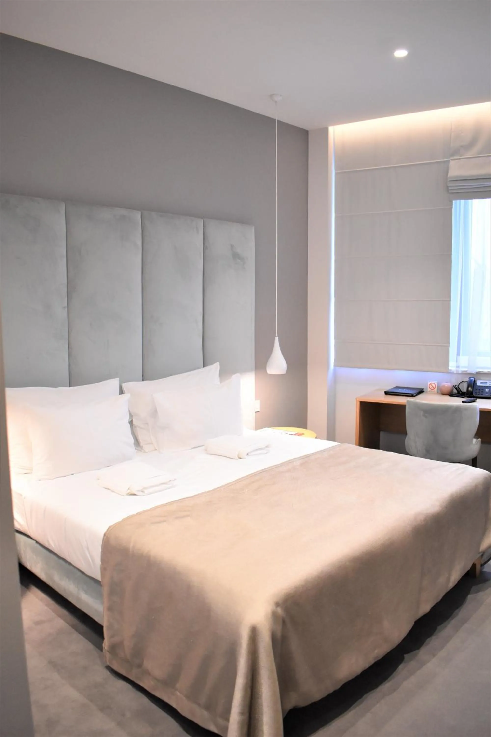 Bed in Korpa Deli Rooms