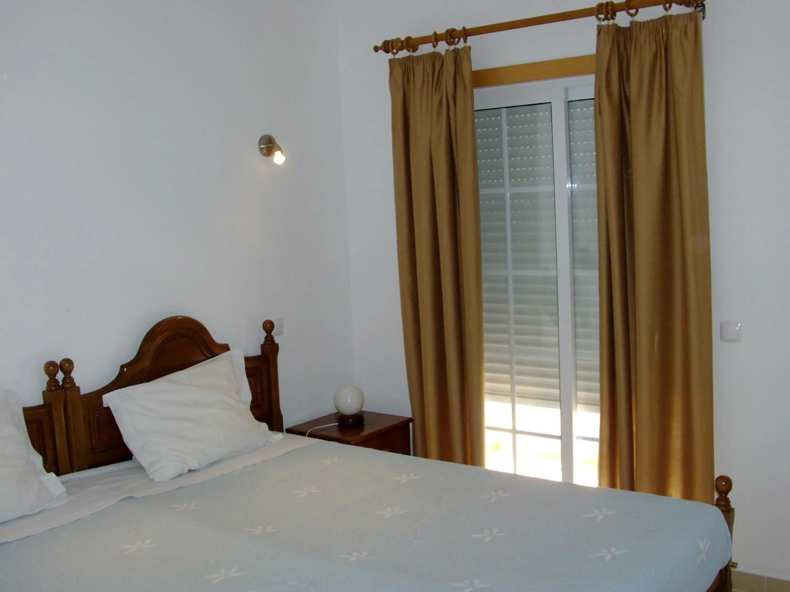 Bed in RC - Pata Residence