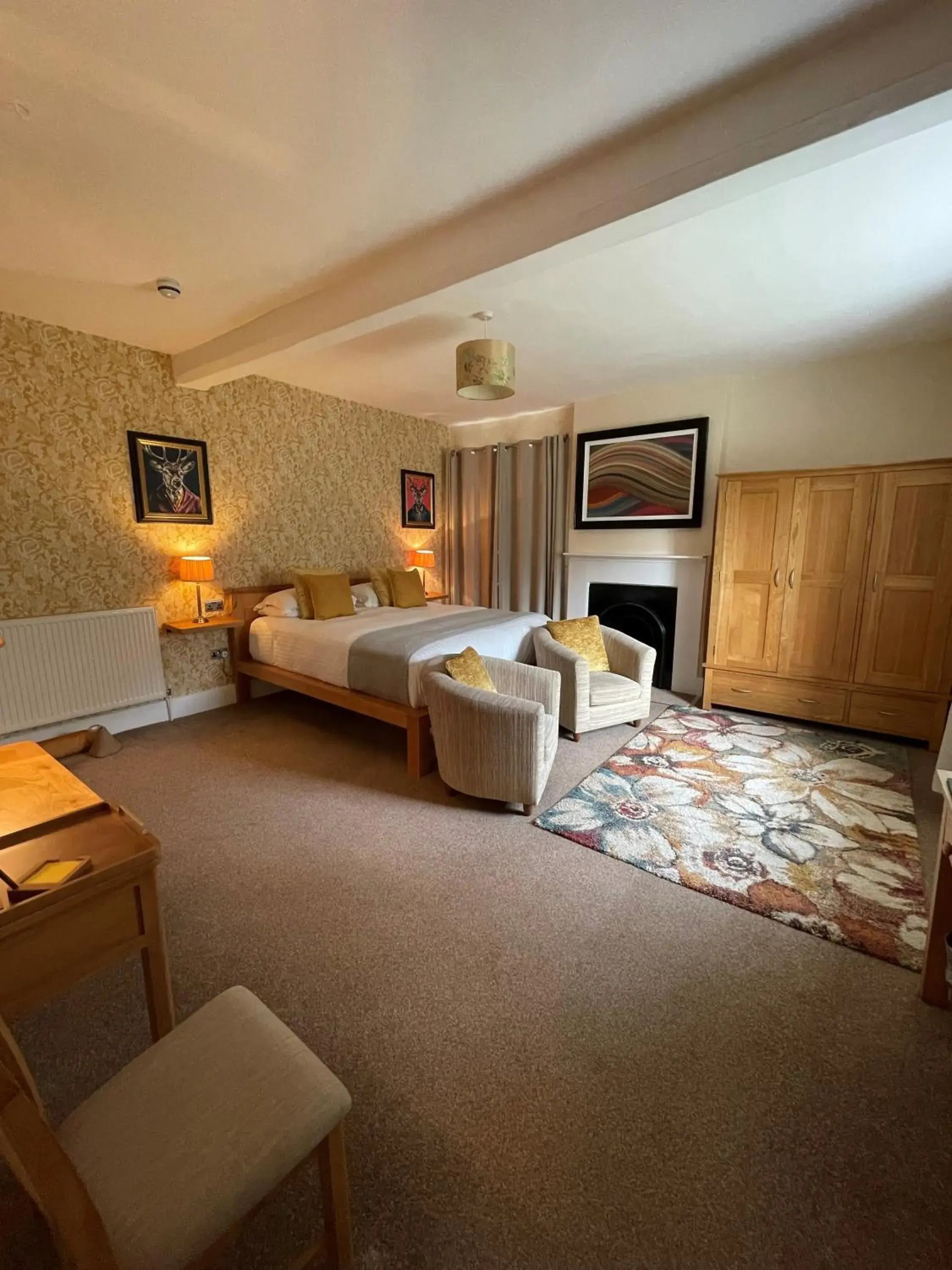 Superior Queen Room - single occupancy in Rollestone Manor B&B and Restaurant Superior Queen Room - single occupancy in Rollestone Manor B&B and Restaurant