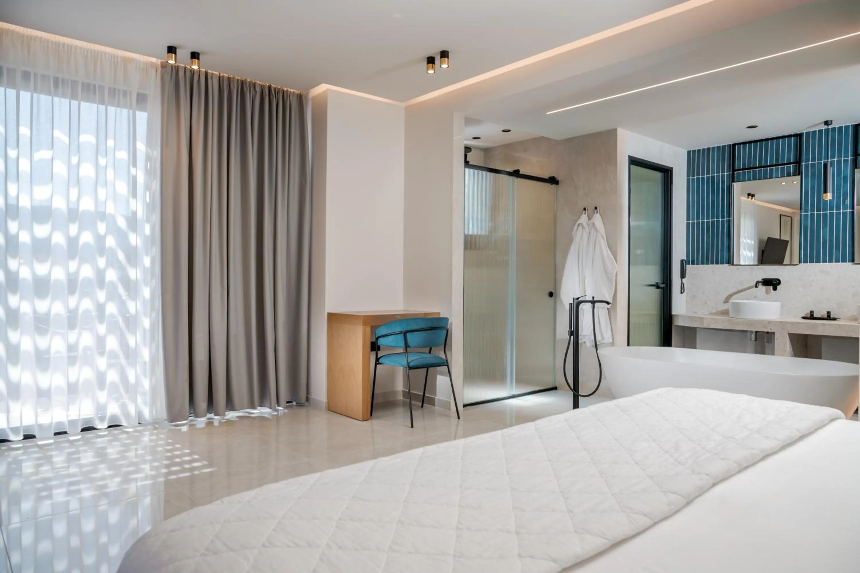 Photo of the whole room, Bed in Canadian Hotel