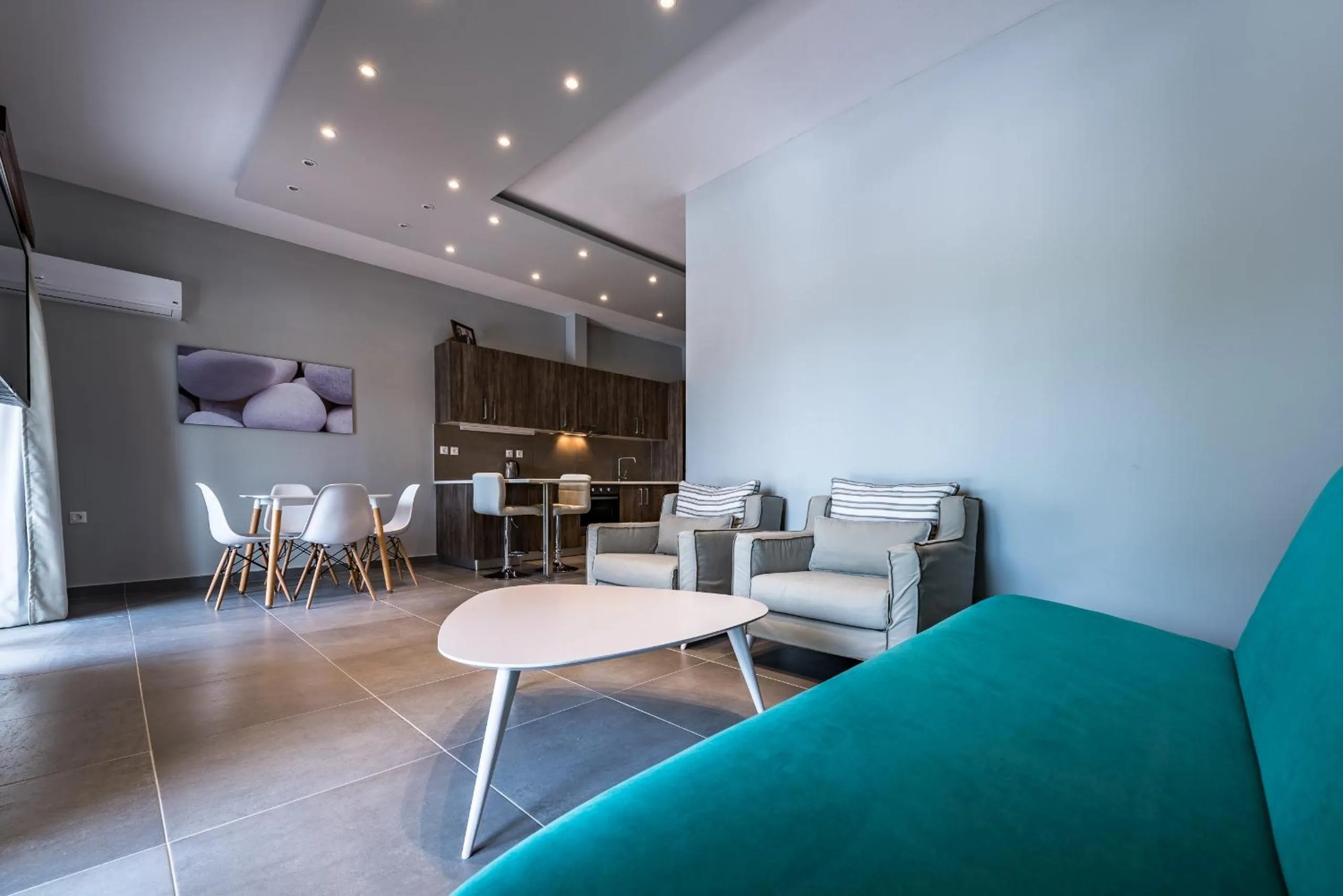 Dining area in Canadian Hotel
