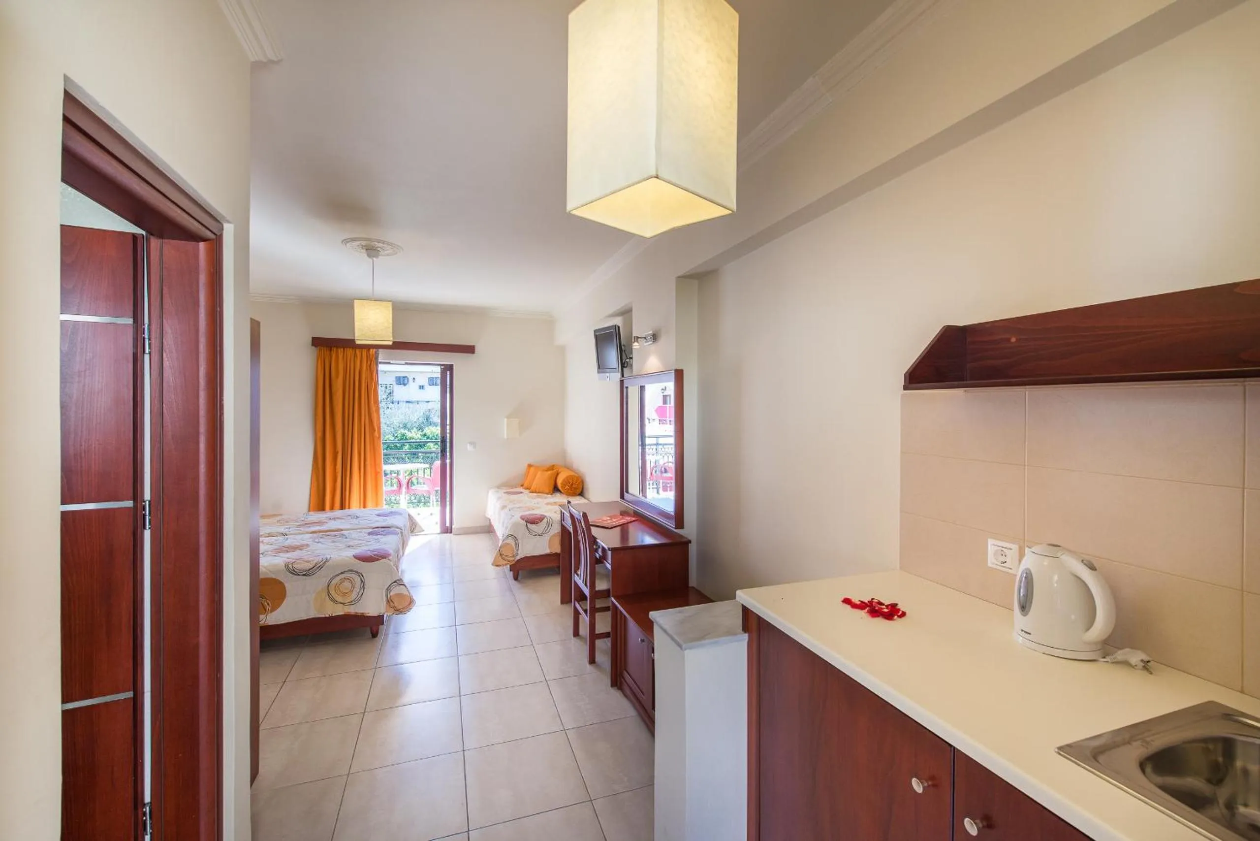 Bedroom, Bed in Canadian Hotel