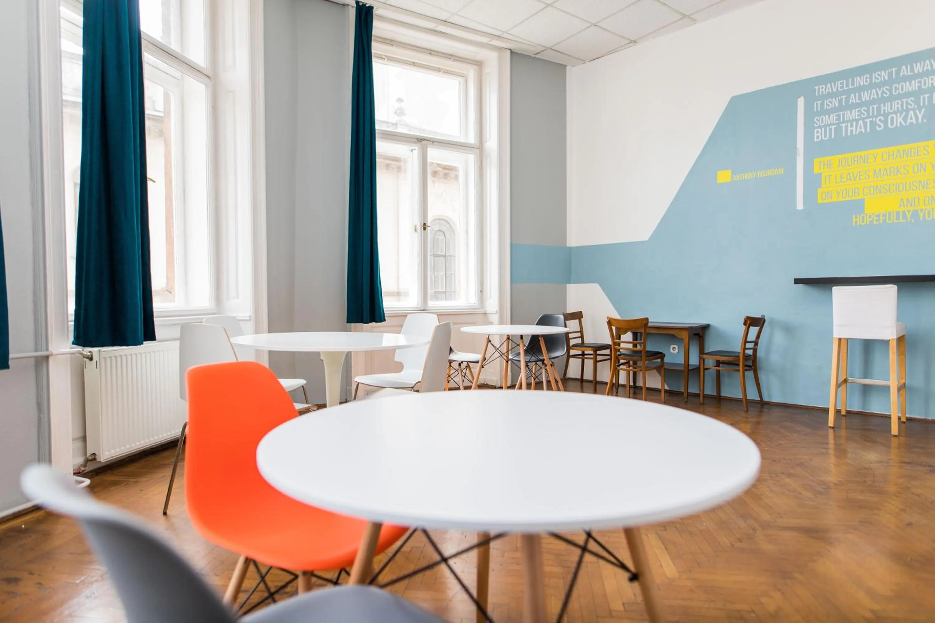 Dining area in 2B Hostel & Rooms