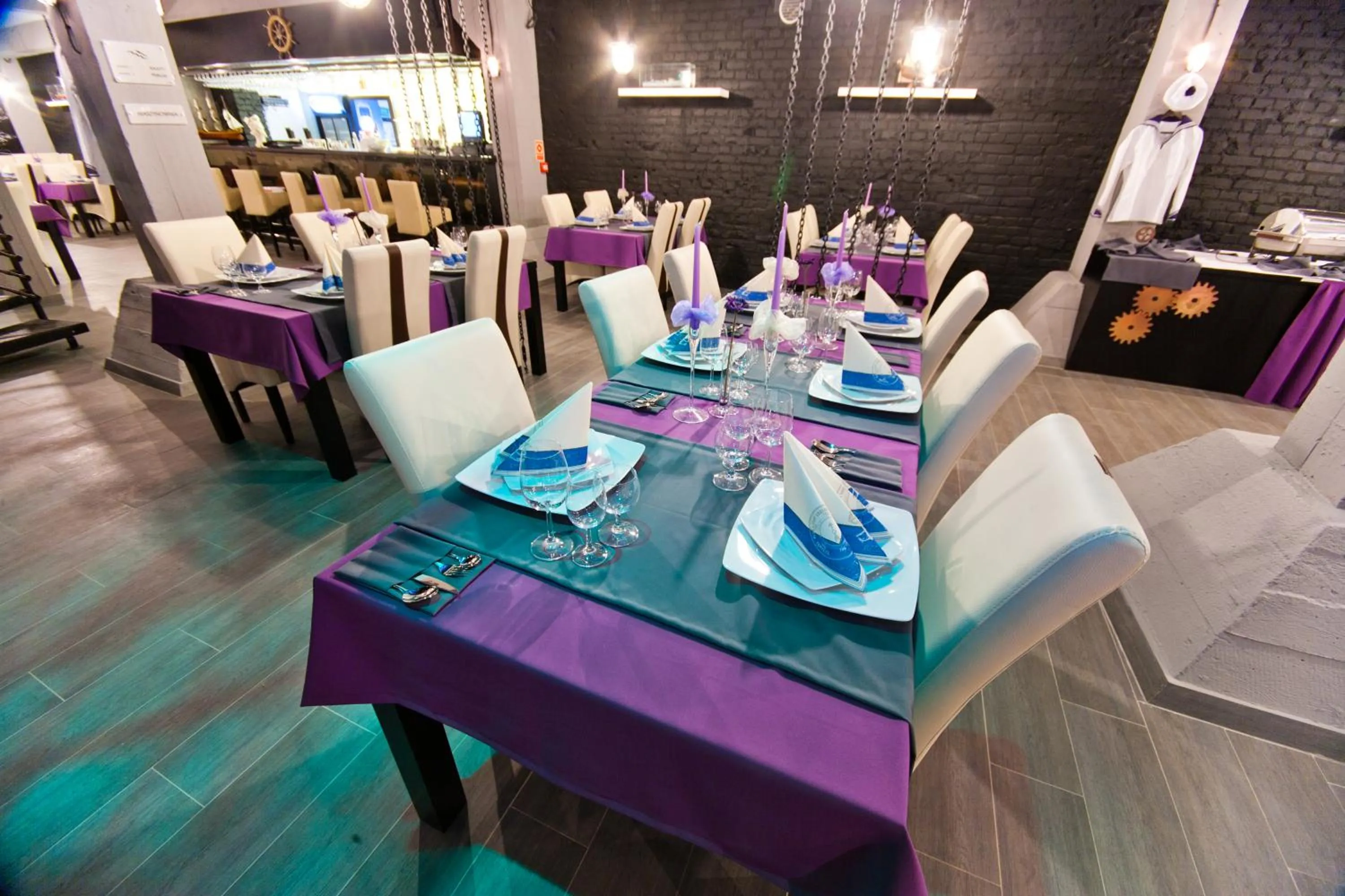 Restaurant/places to eat in Hotel Malinowski Business