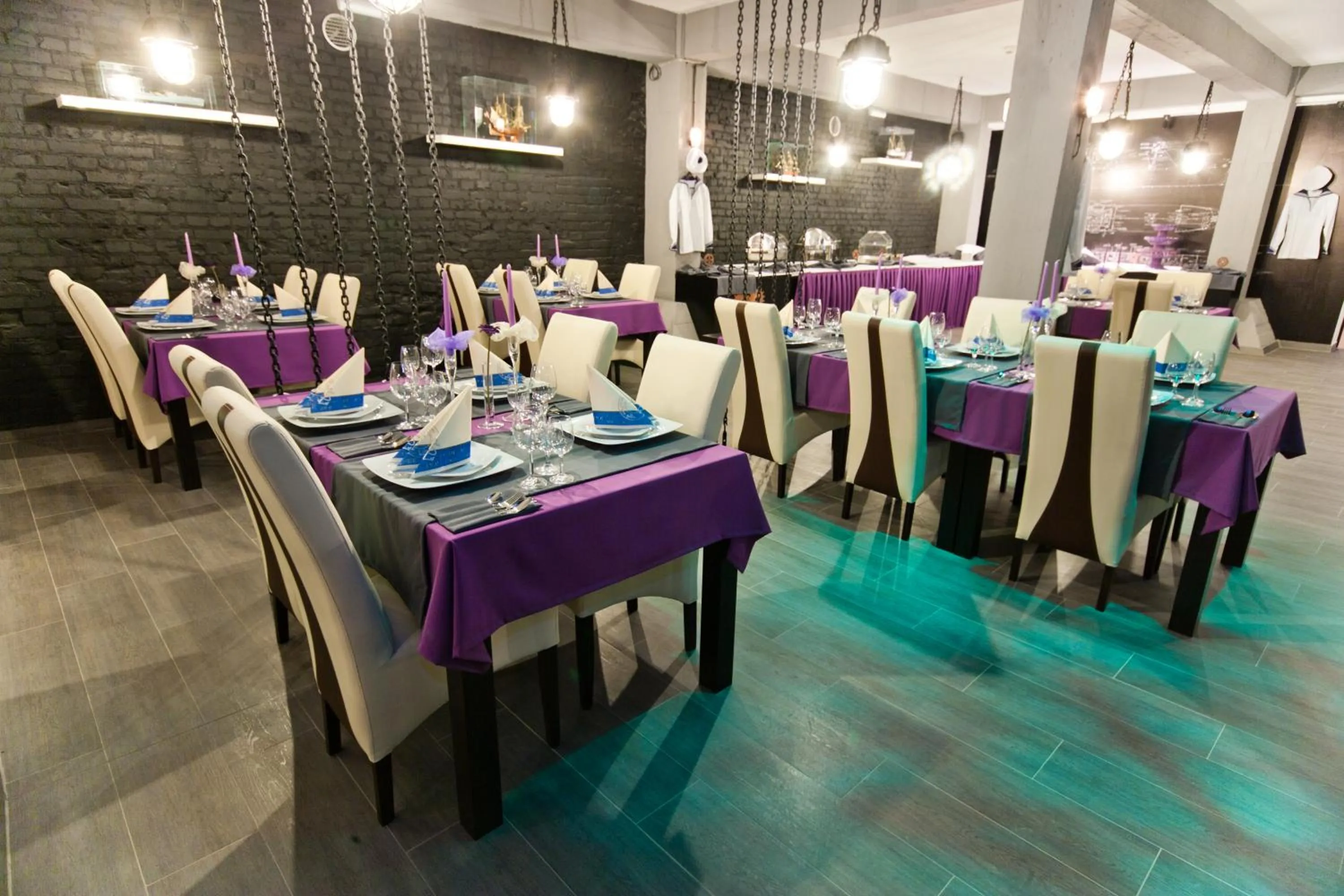 Restaurant/places to eat in Hotel Malinowski Business