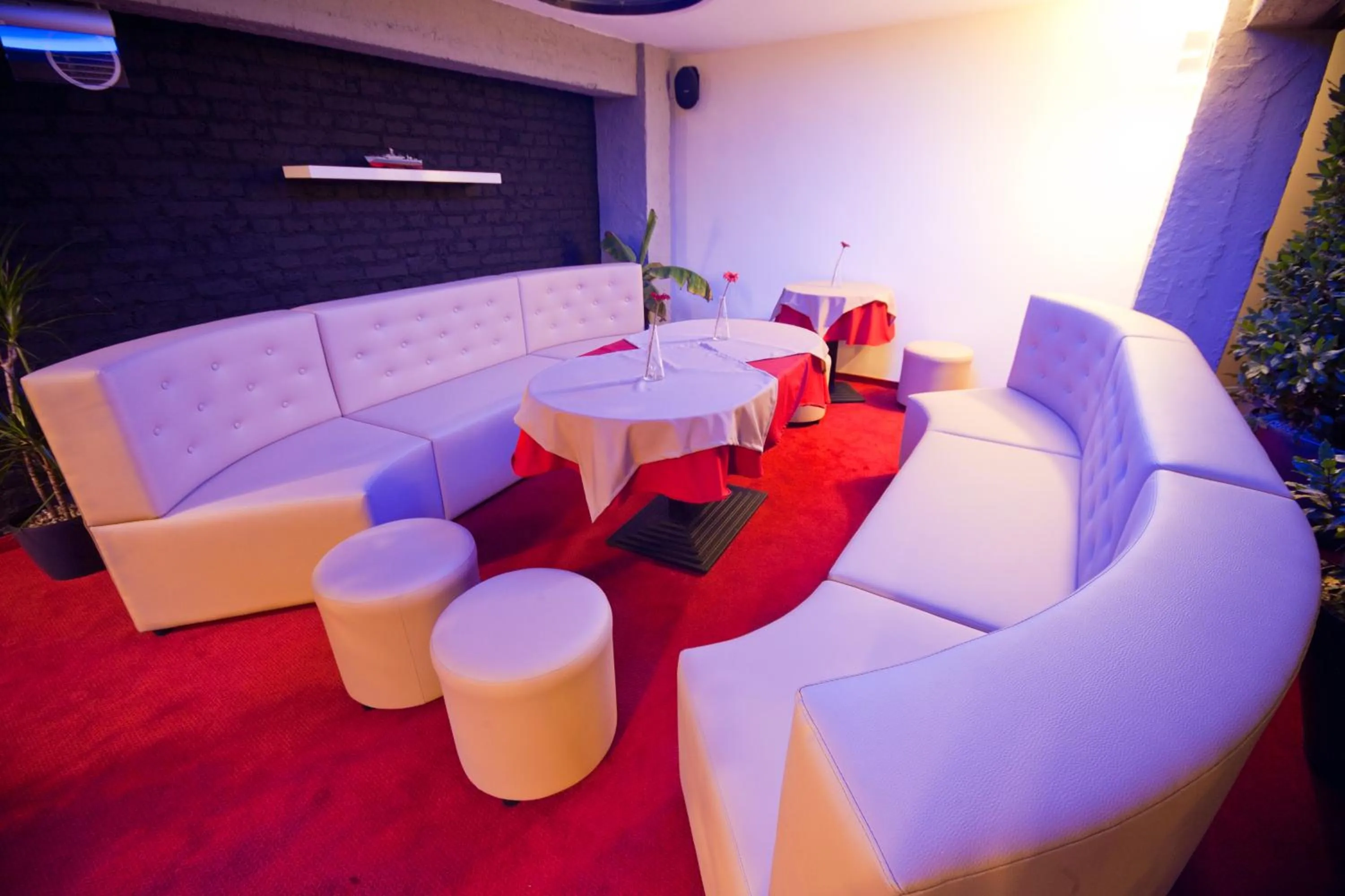 Restaurant/places to eat in Hotel Malinowski Business