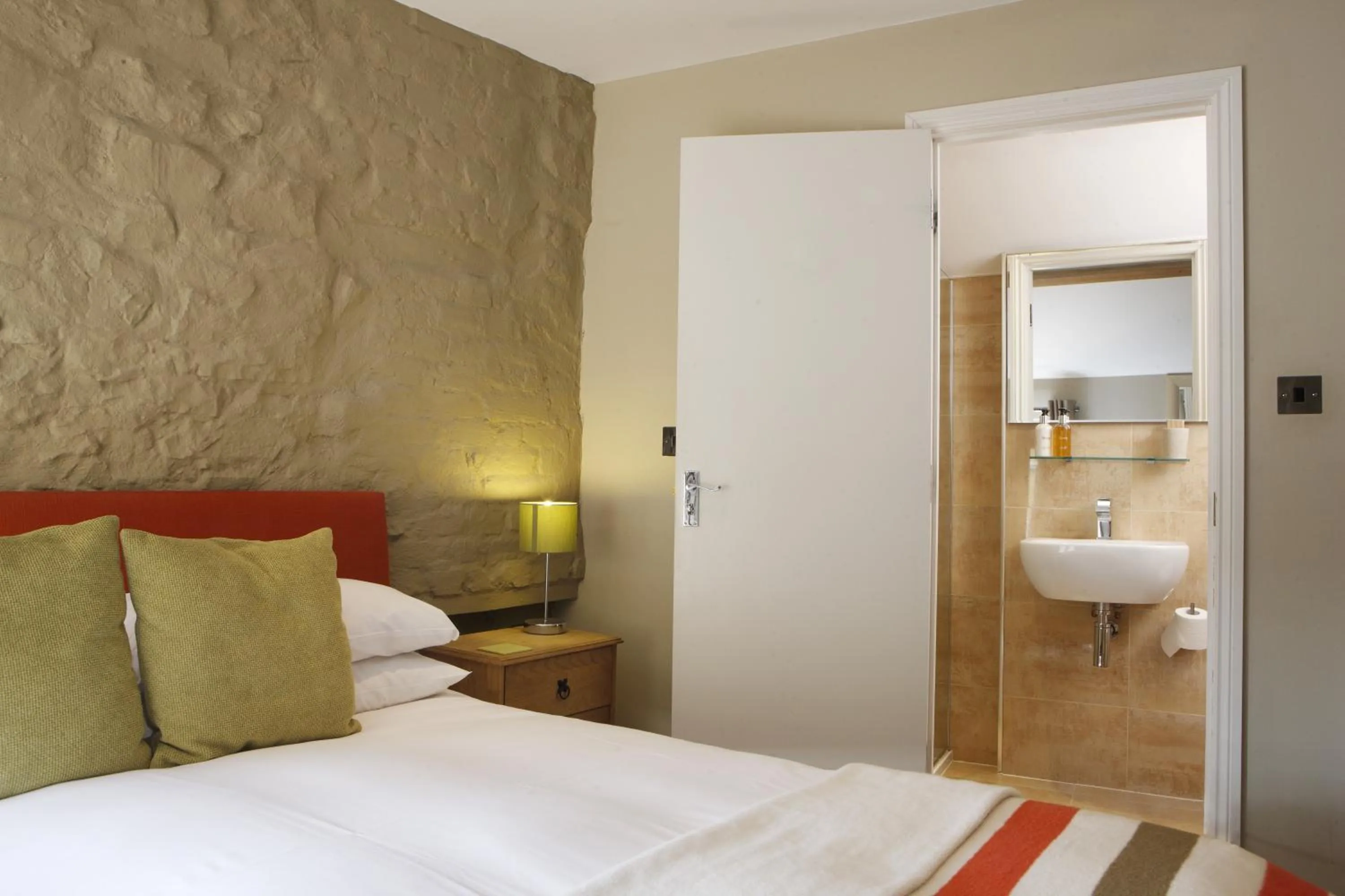 Photo of the whole room, Bed in The Lamb Inn