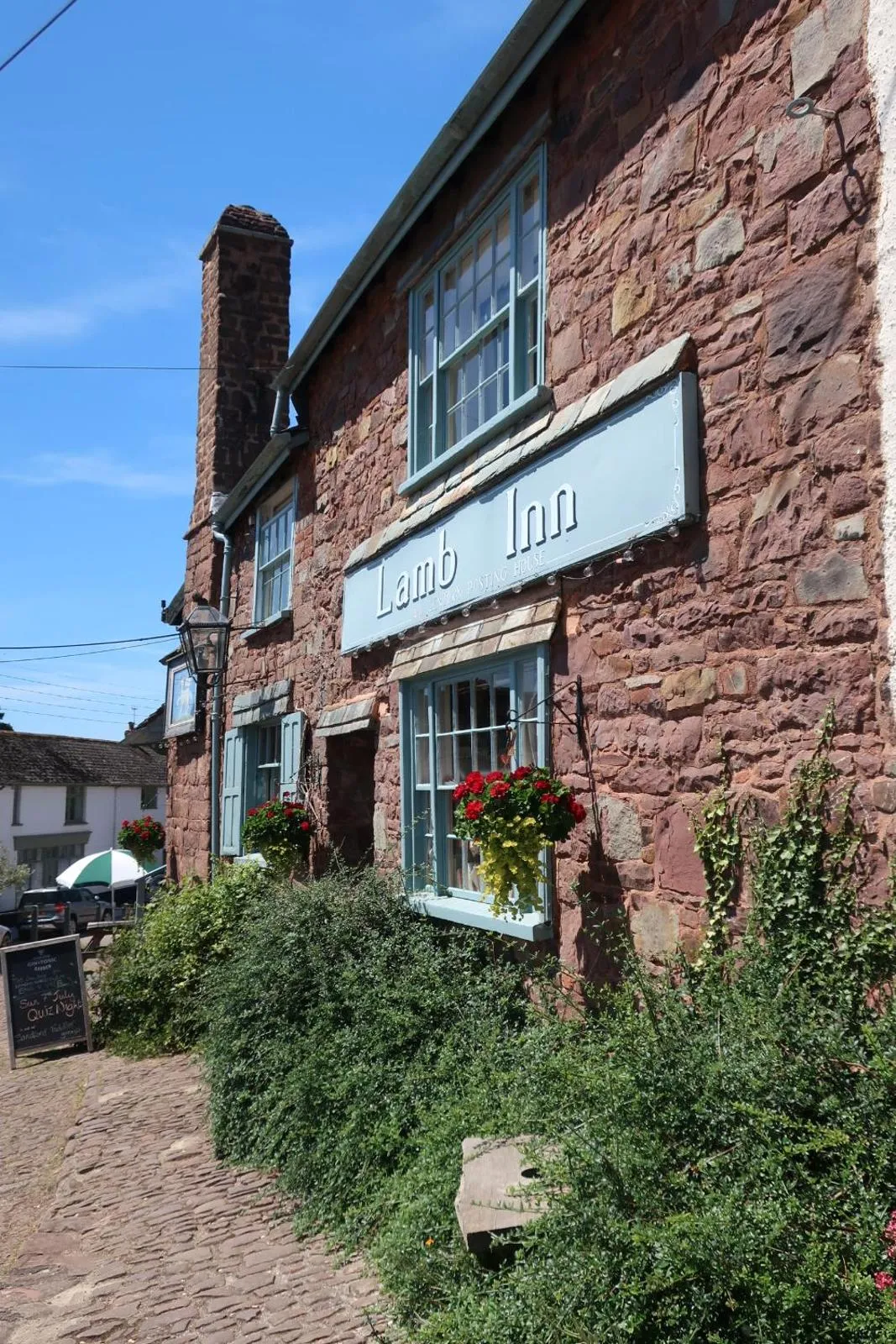 Facade/entrance in The Lamb Inn