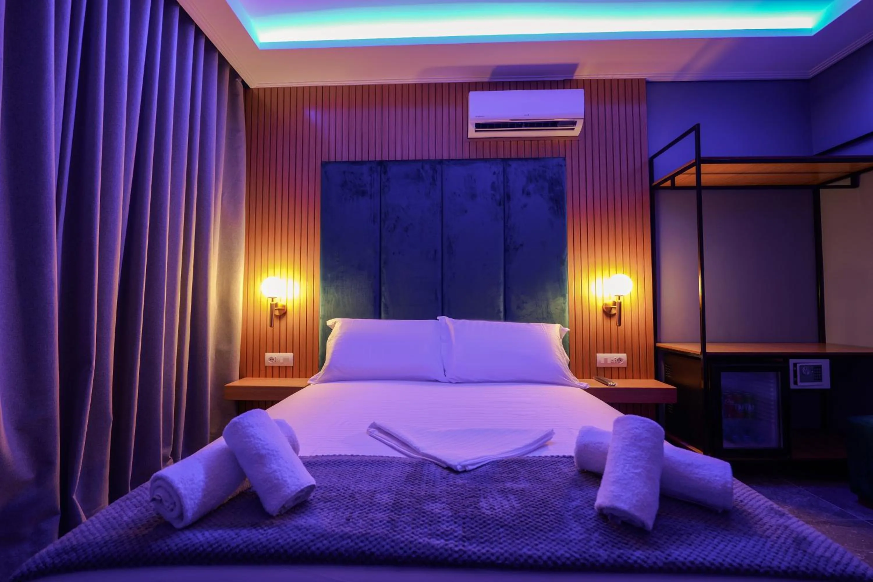 Bed in Hotel Piramida