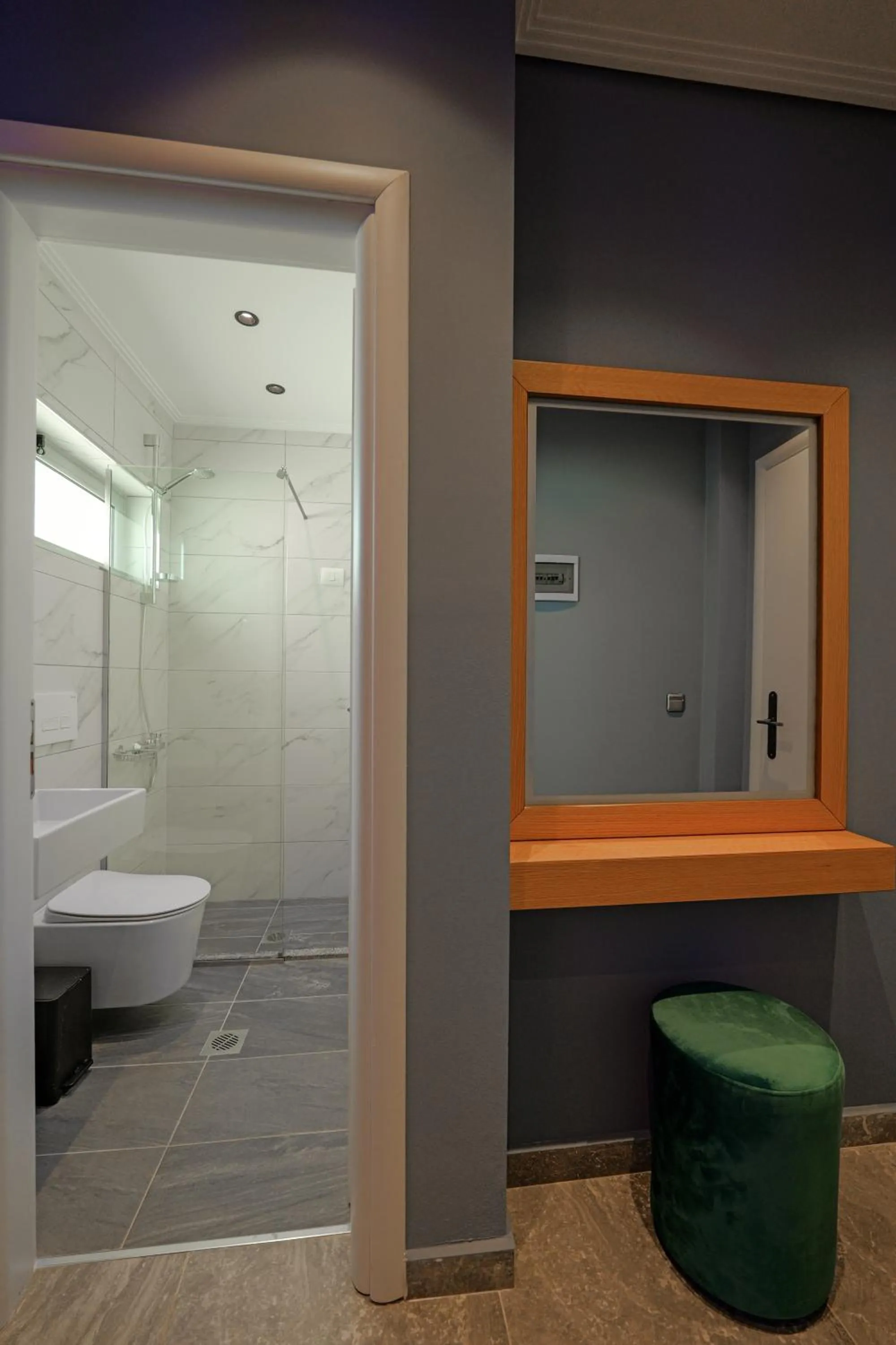 Shower in Hotel Piramida