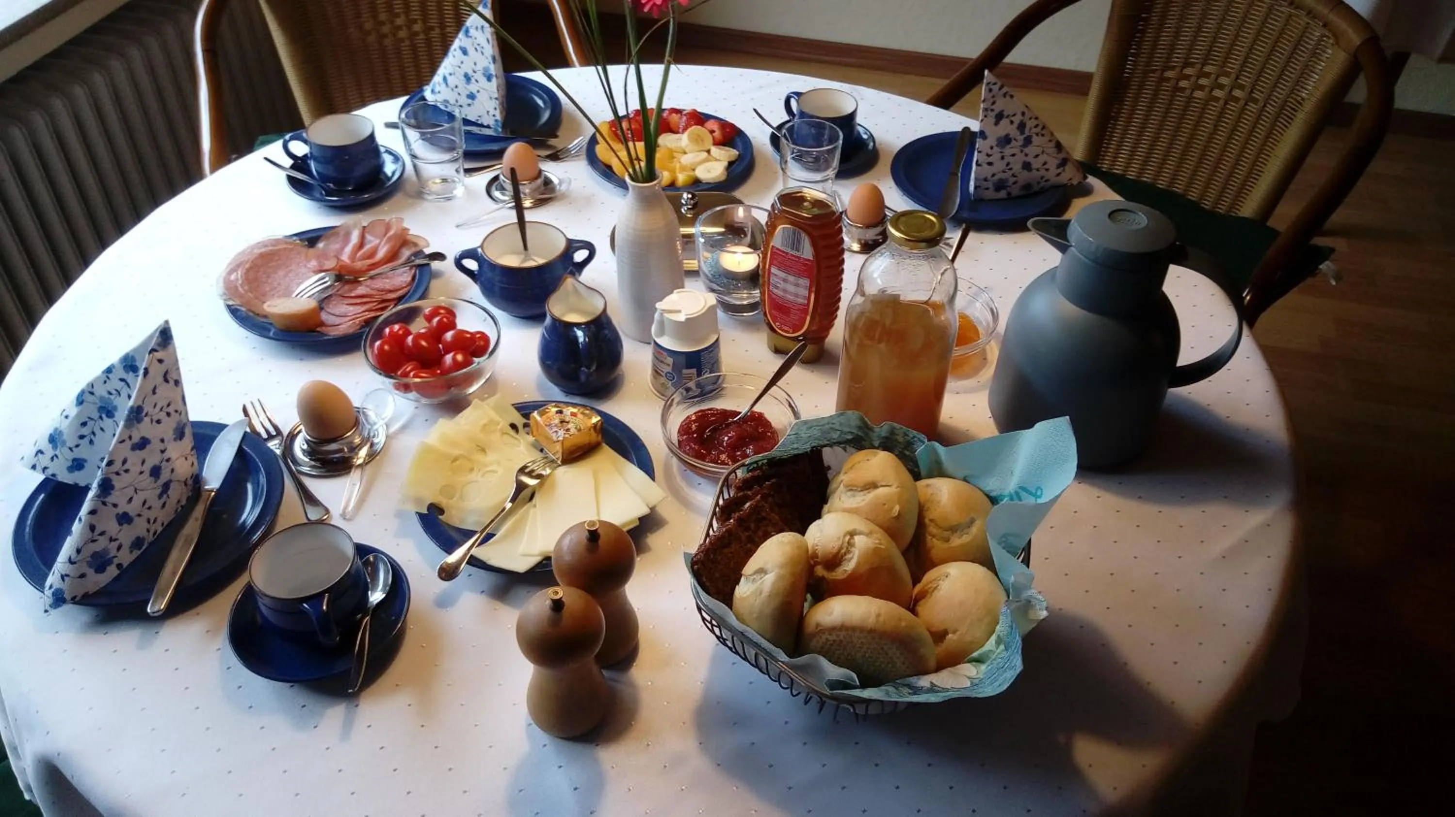 Breakfast in Motel Hamberger Krug