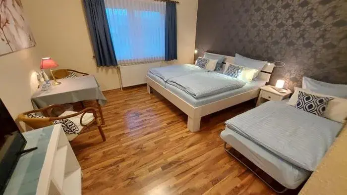 Double Room with Private Bathroom - single occupancy in Motel Hamberger Krug Double Room with Private Bathroom - single occupancy in Motel Hamberger Krug