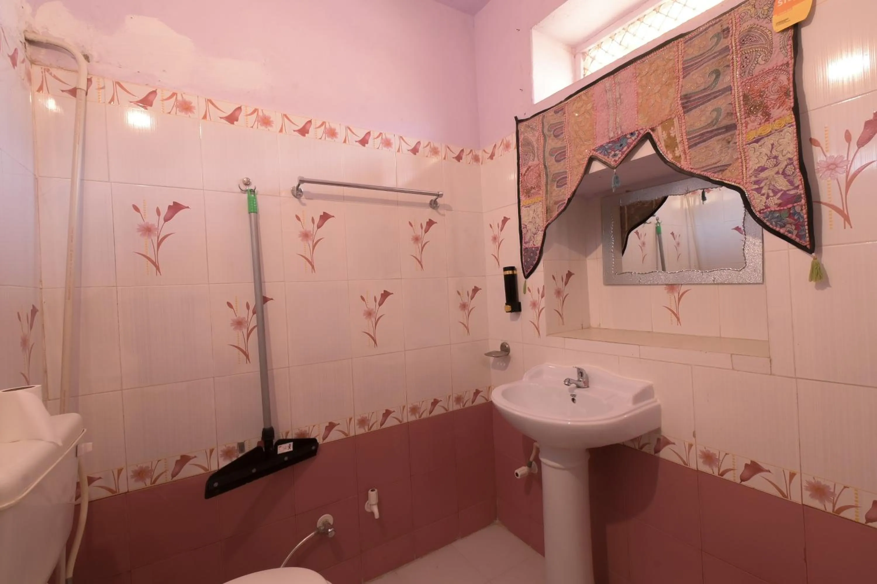 Bathroom in Hotel Renuka