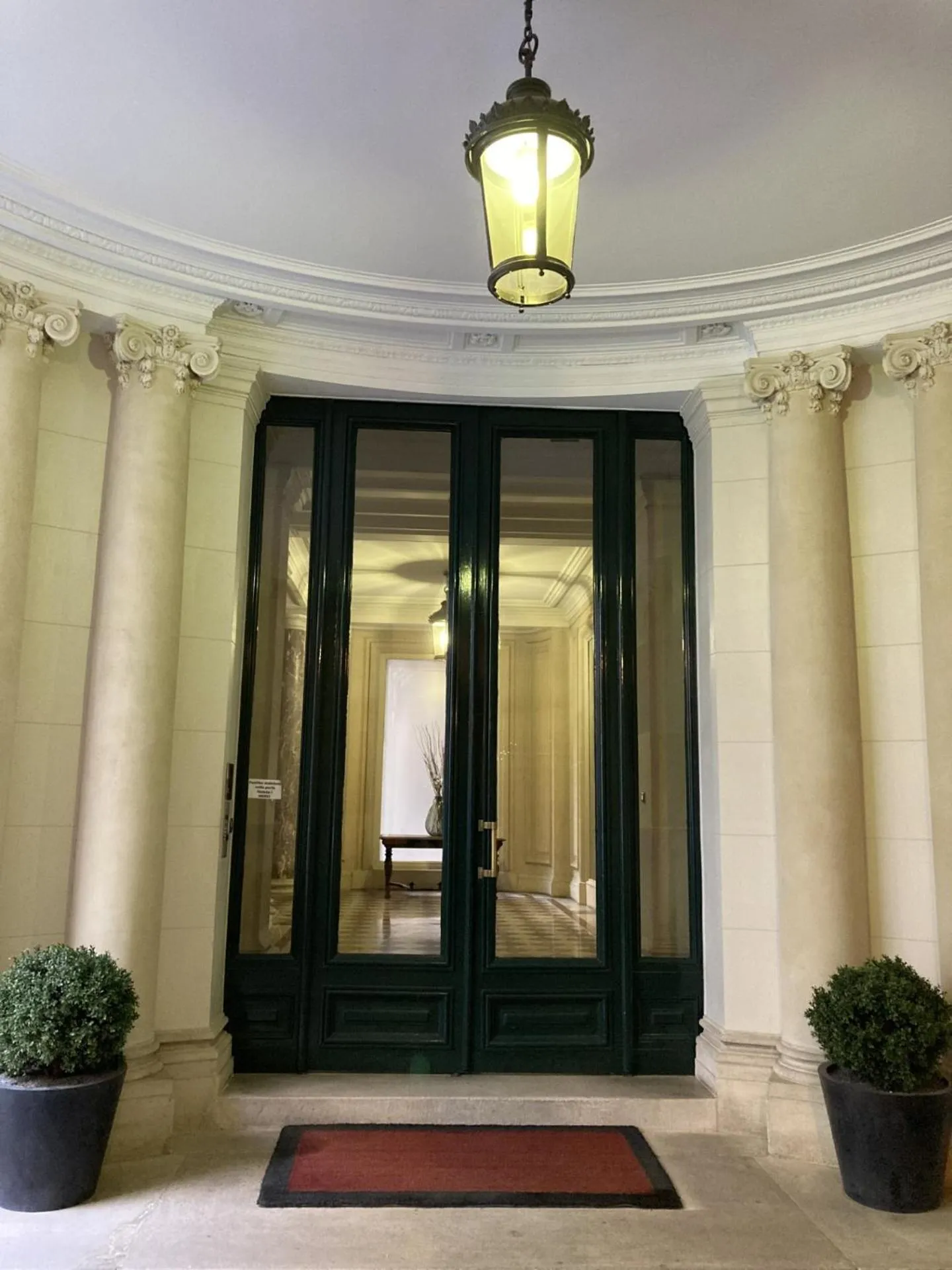 Facade/entrance in Parc Monceau