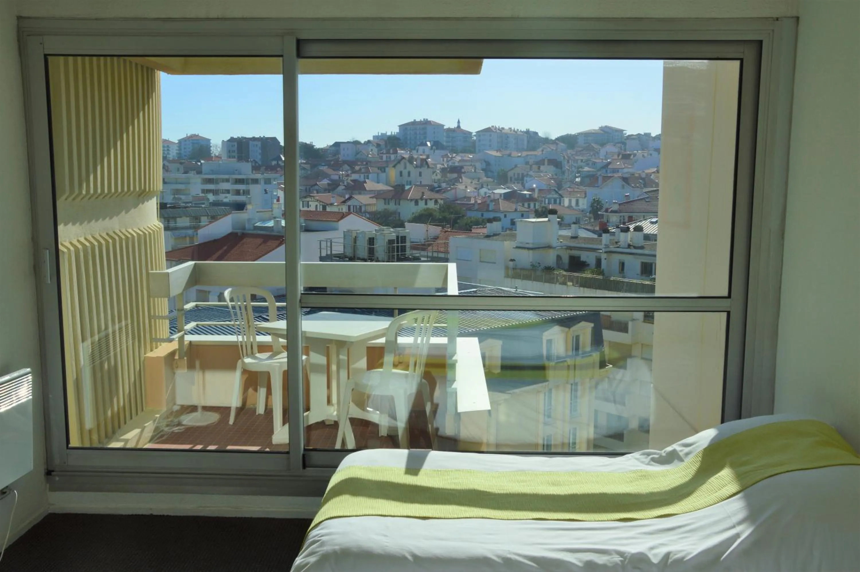 Balcony/Terrace, Bed in Résidence Victoria Surf