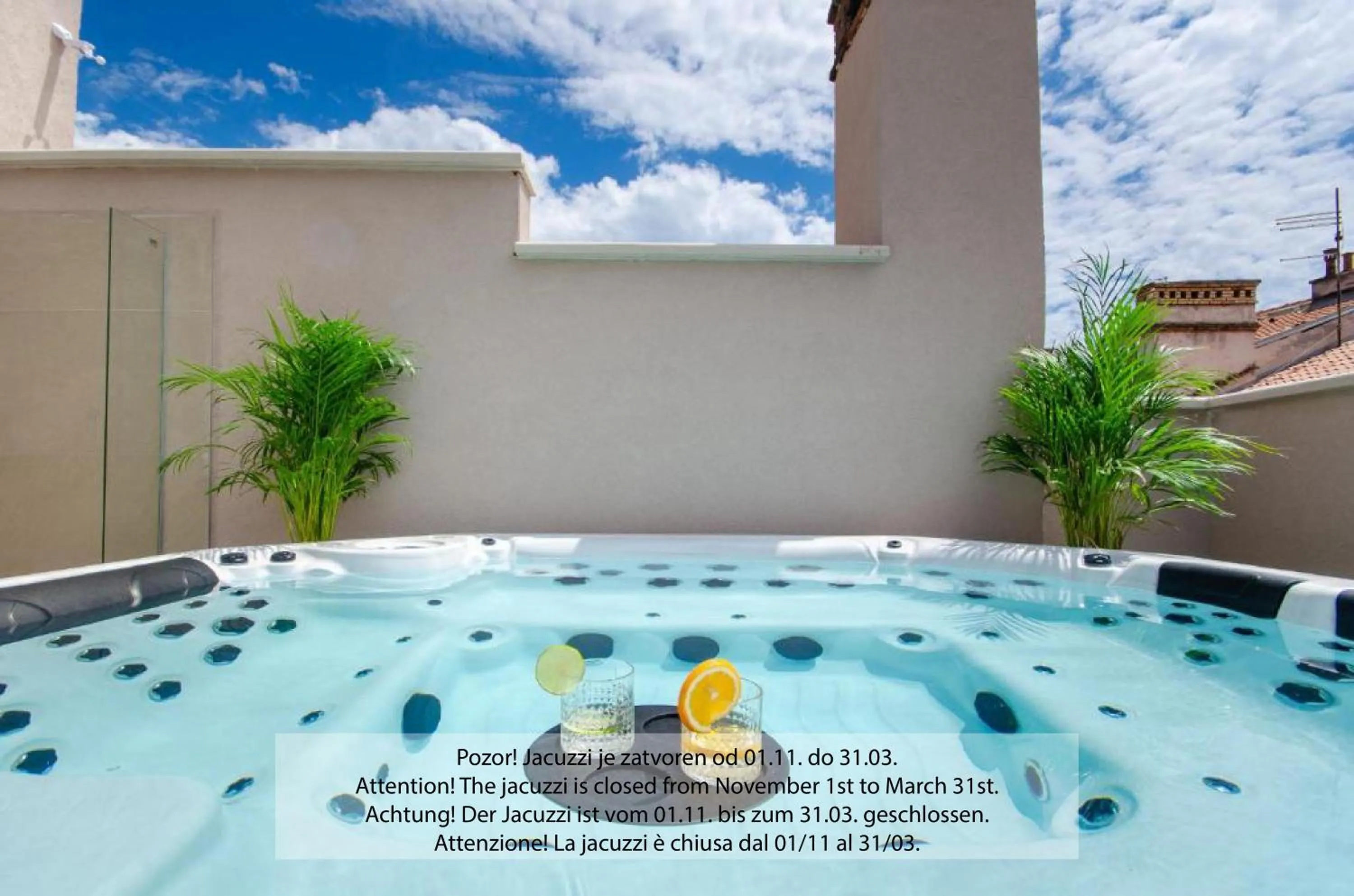 Hot Tub in Villa Brandestini