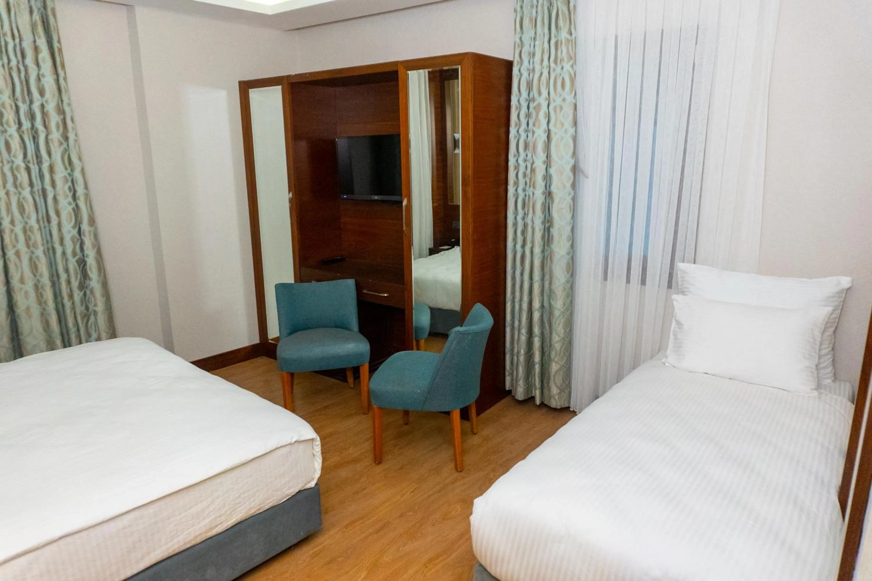 Photo of the whole room, Bed in Long Stay İstanbul Hotel