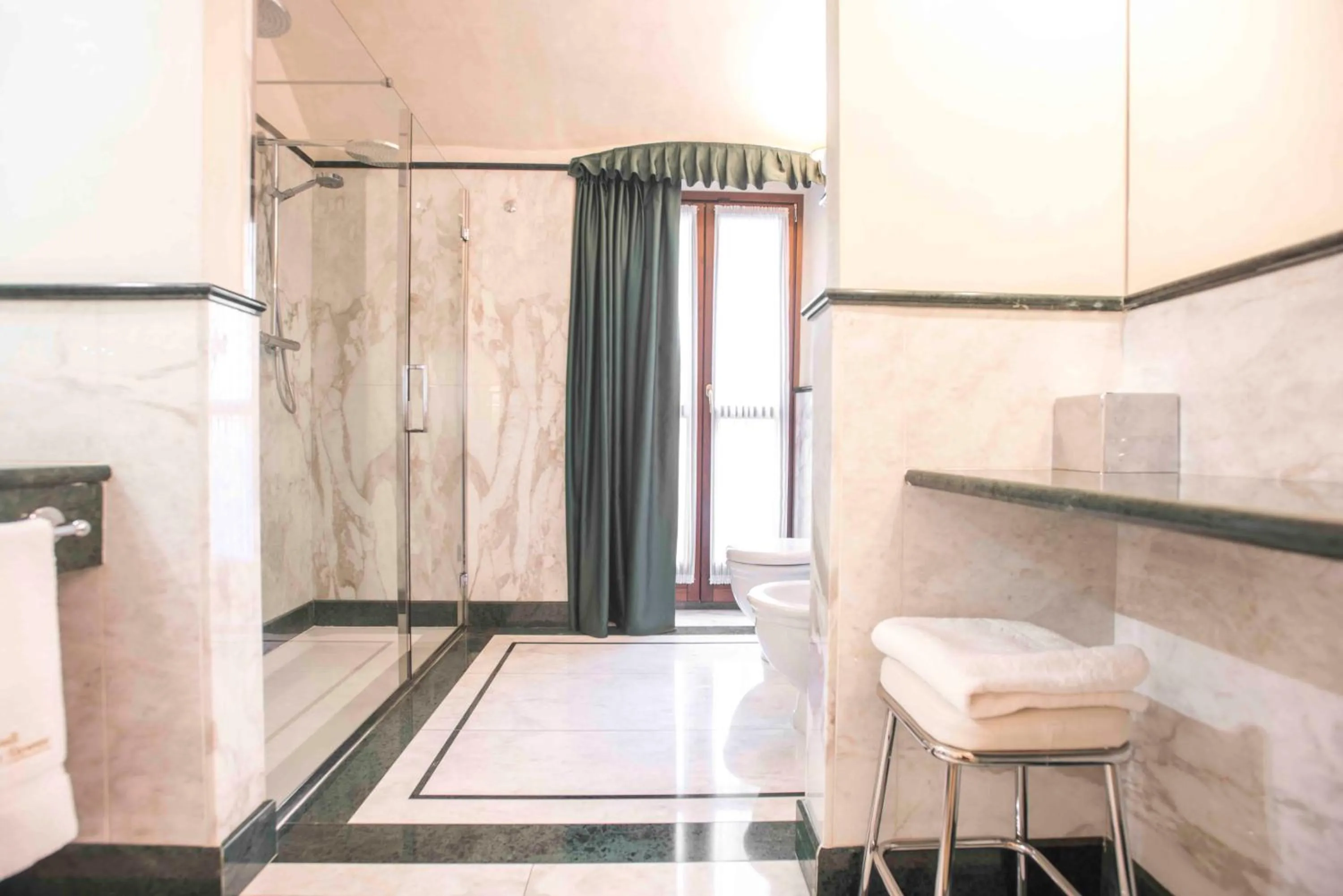 Shower in Golden Tower Hotel & Spa