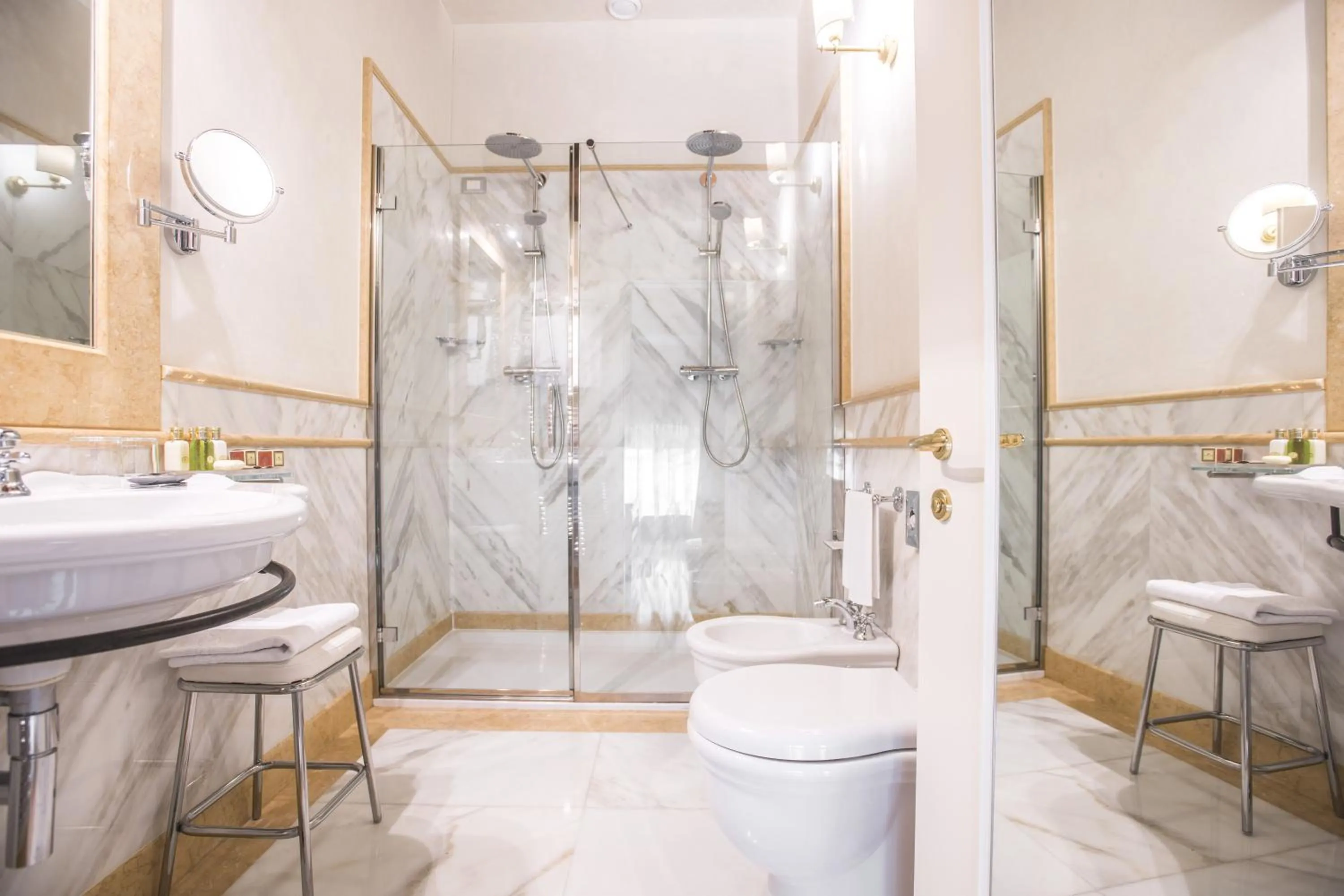 Shower in Golden Tower Hotel & Spa