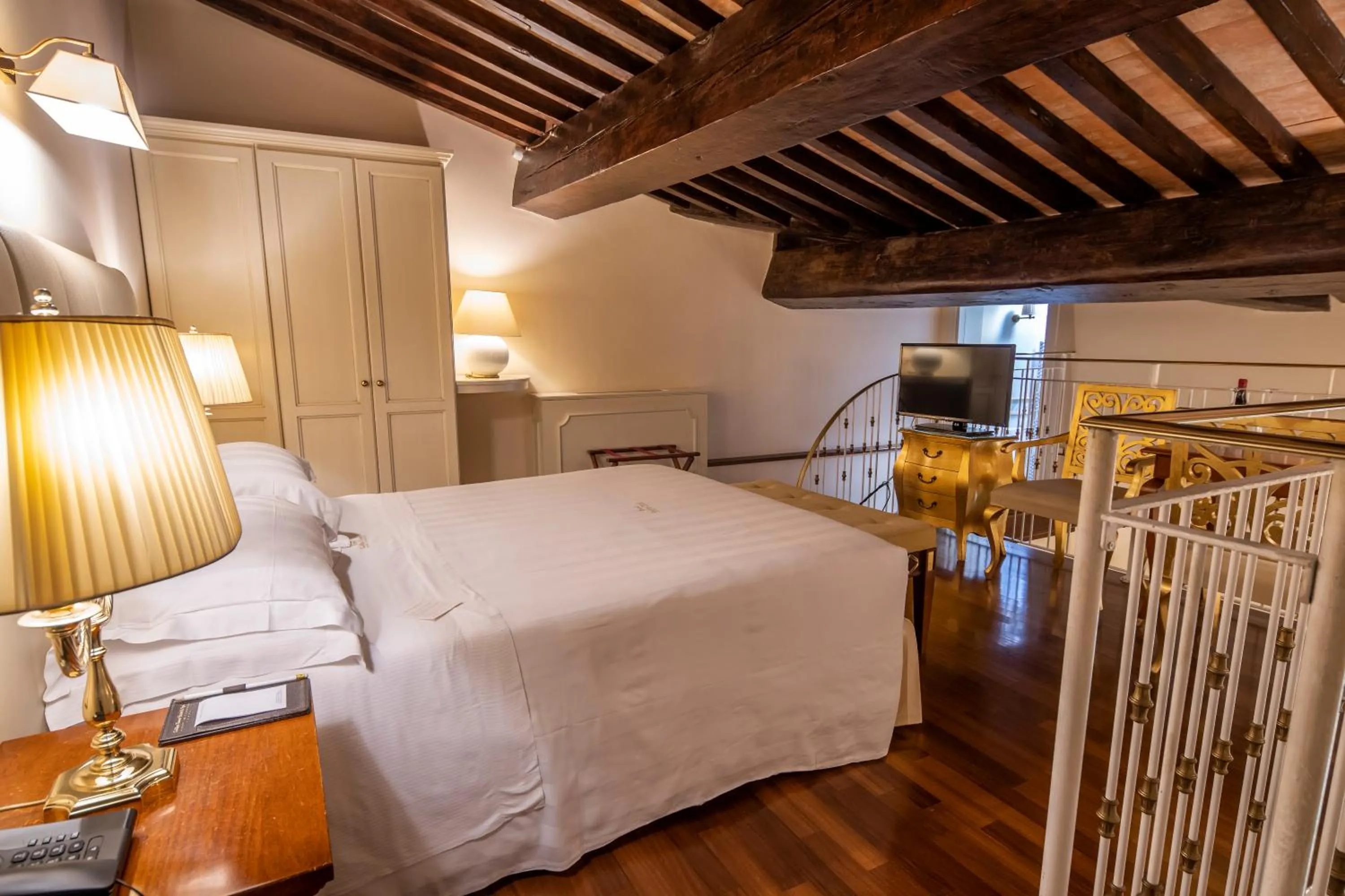 Bedroom, Bed in Golden Tower Hotel & Spa