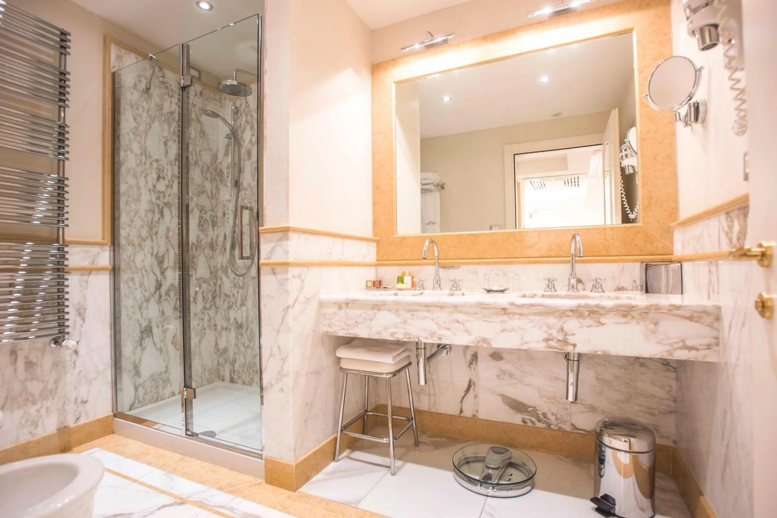 Shower in Golden Tower Hotel & Spa