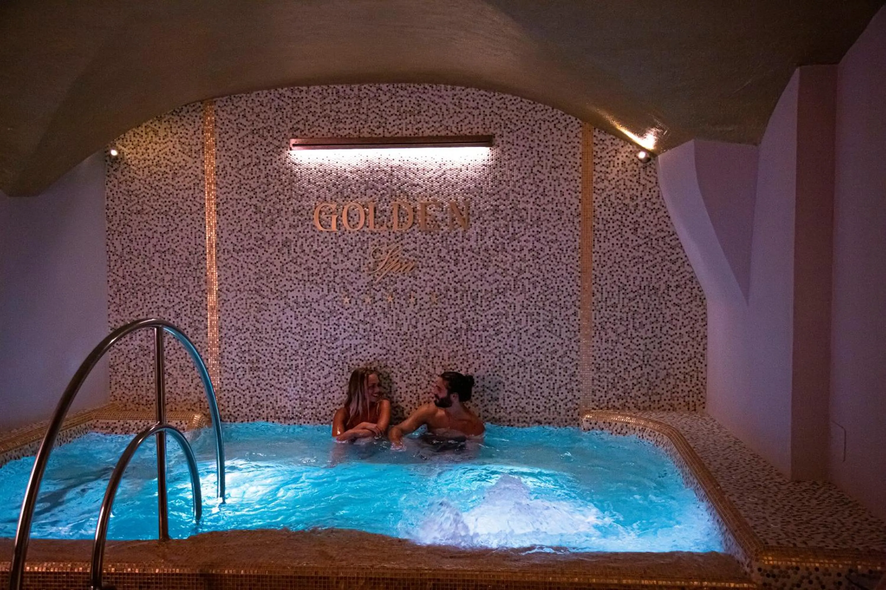Hot Tub in Golden Tower Hotel & Spa